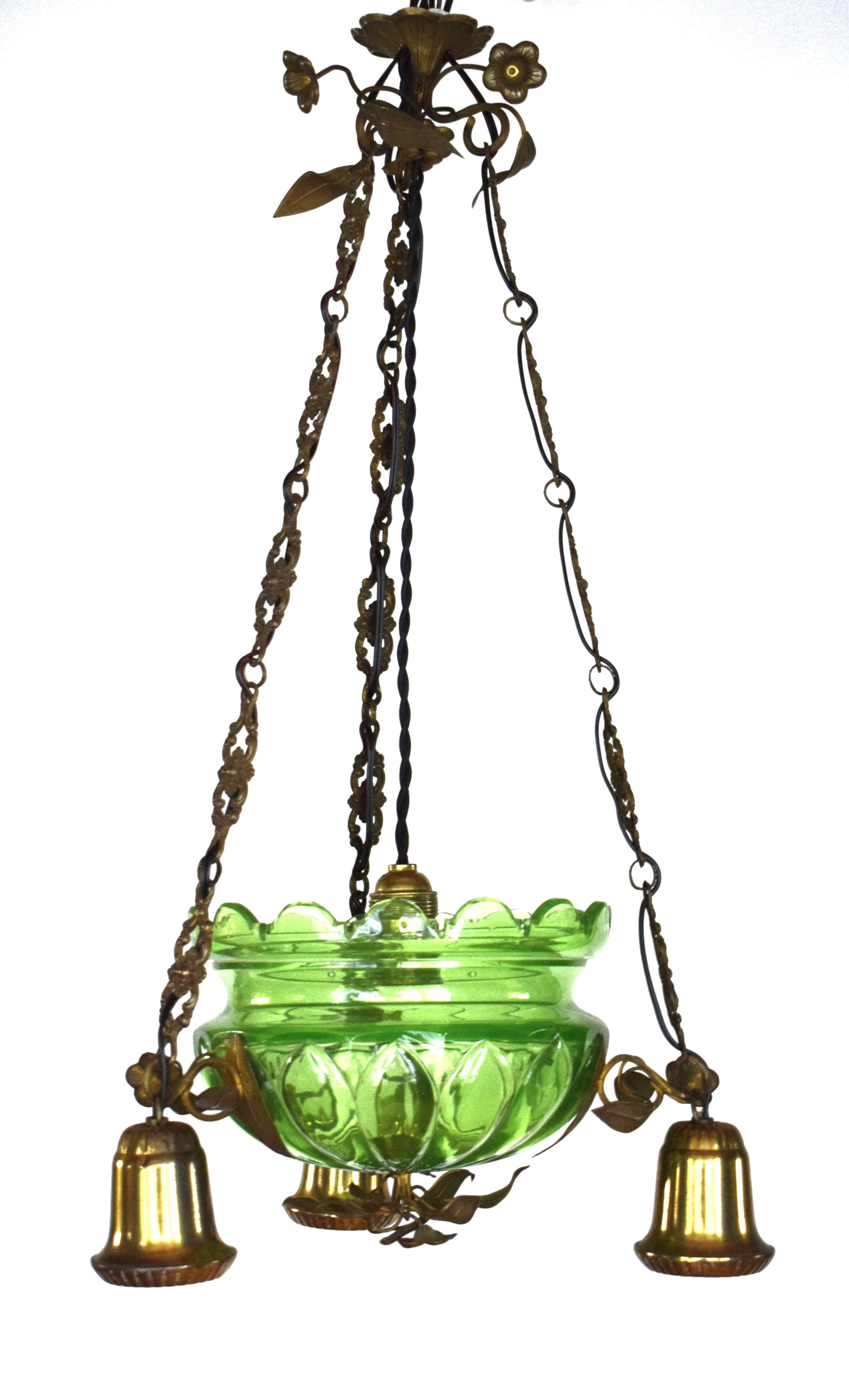 Lámpara de techo Art Nouveau de cristal de uranio en Excelente estado para la venta en Purkersdorf, AT