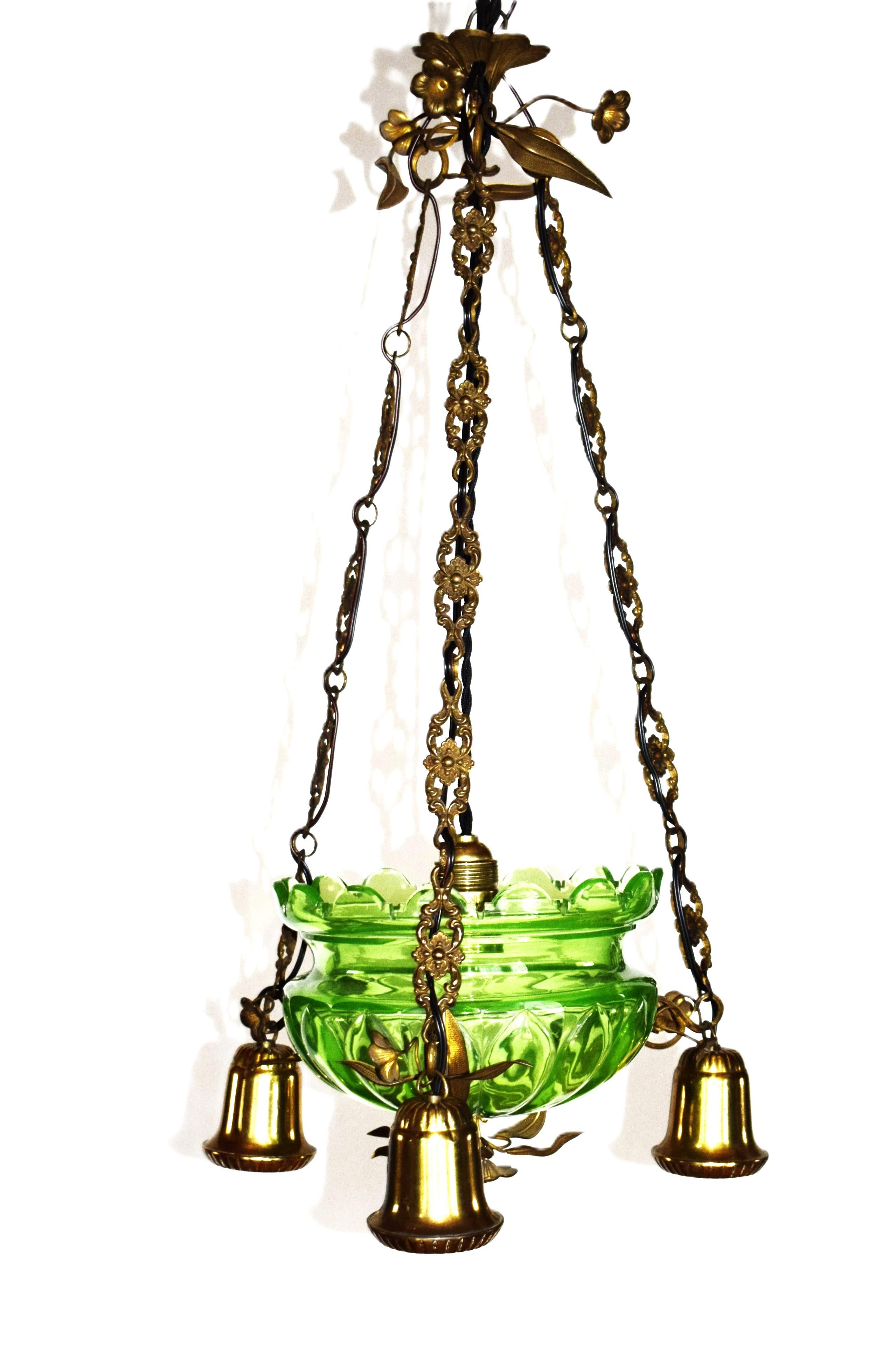 Lámpara de techo Art Nouveau de cristal de uranio principios del siglo XX en venta
