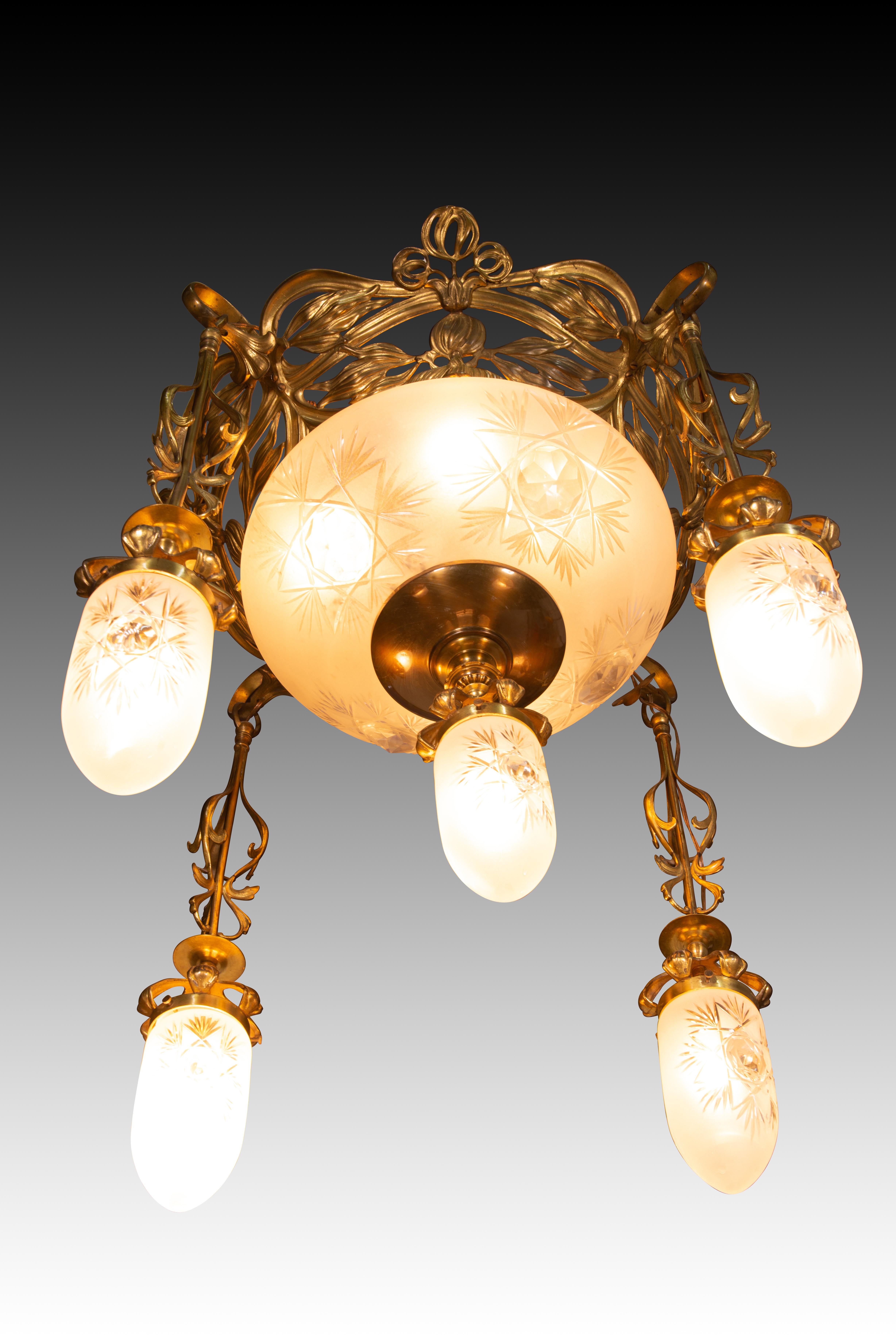 Lampada da soffitto in stile Art Nouveau. Metallo, vetro. Circa 1900. in vendita 5