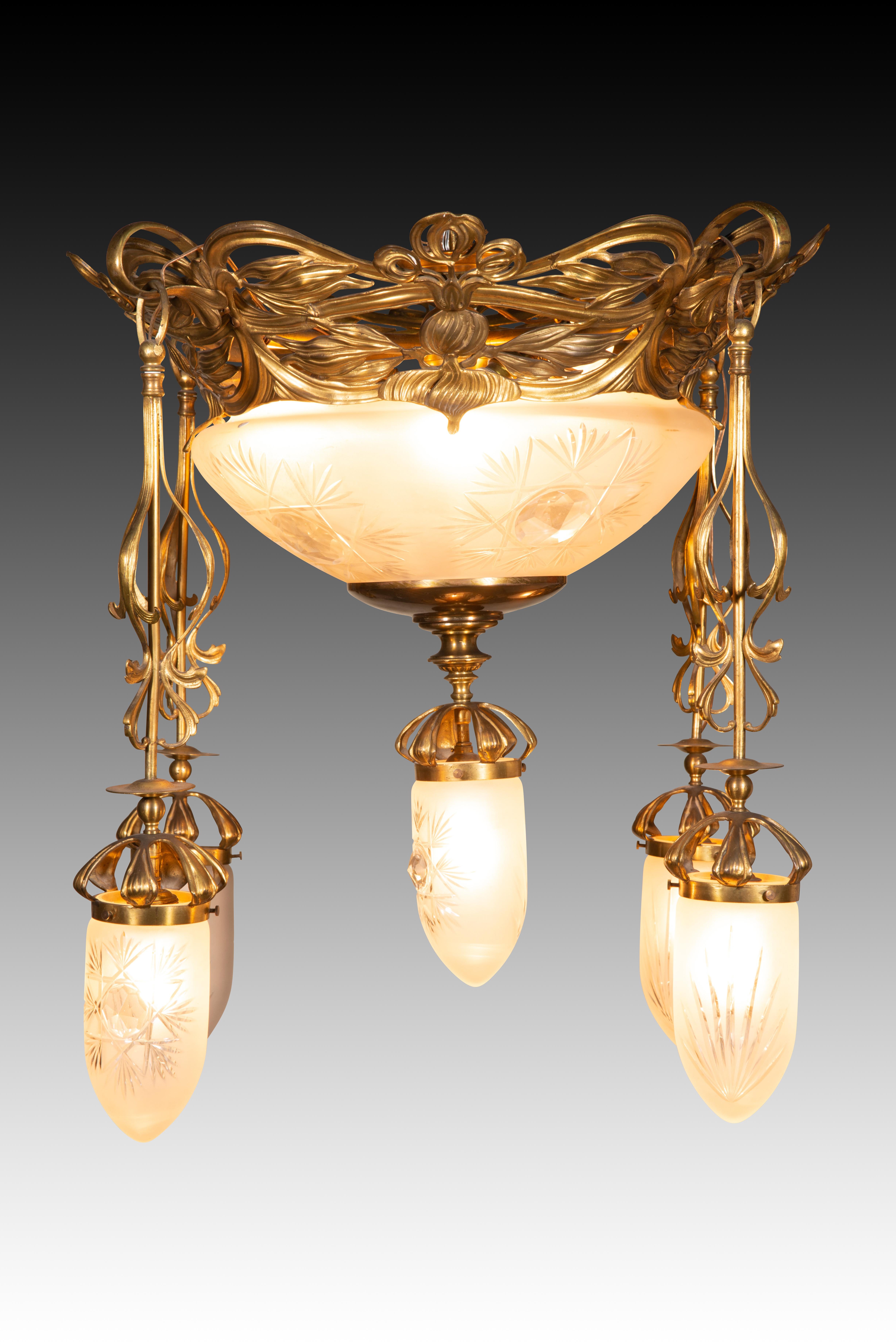 Europeo Lampada da soffitto in stile Art Nouveau. Metallo, vetro. Circa 1900. in vendita