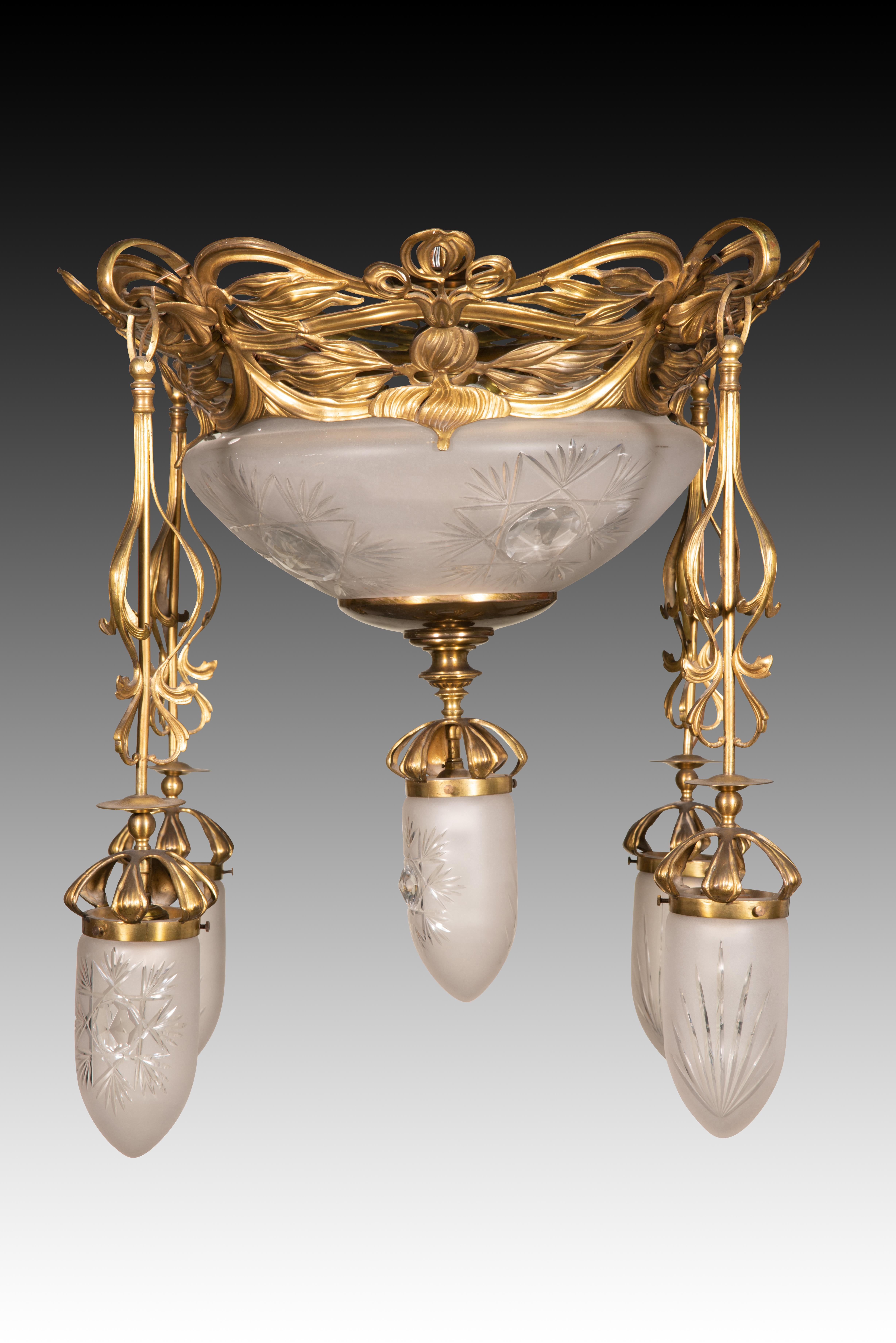 Lampada da soffitto in stile Art Nouveau. Metallo, vetro. Circa 1900. In condizioni buone in vendita a Madrid, ES