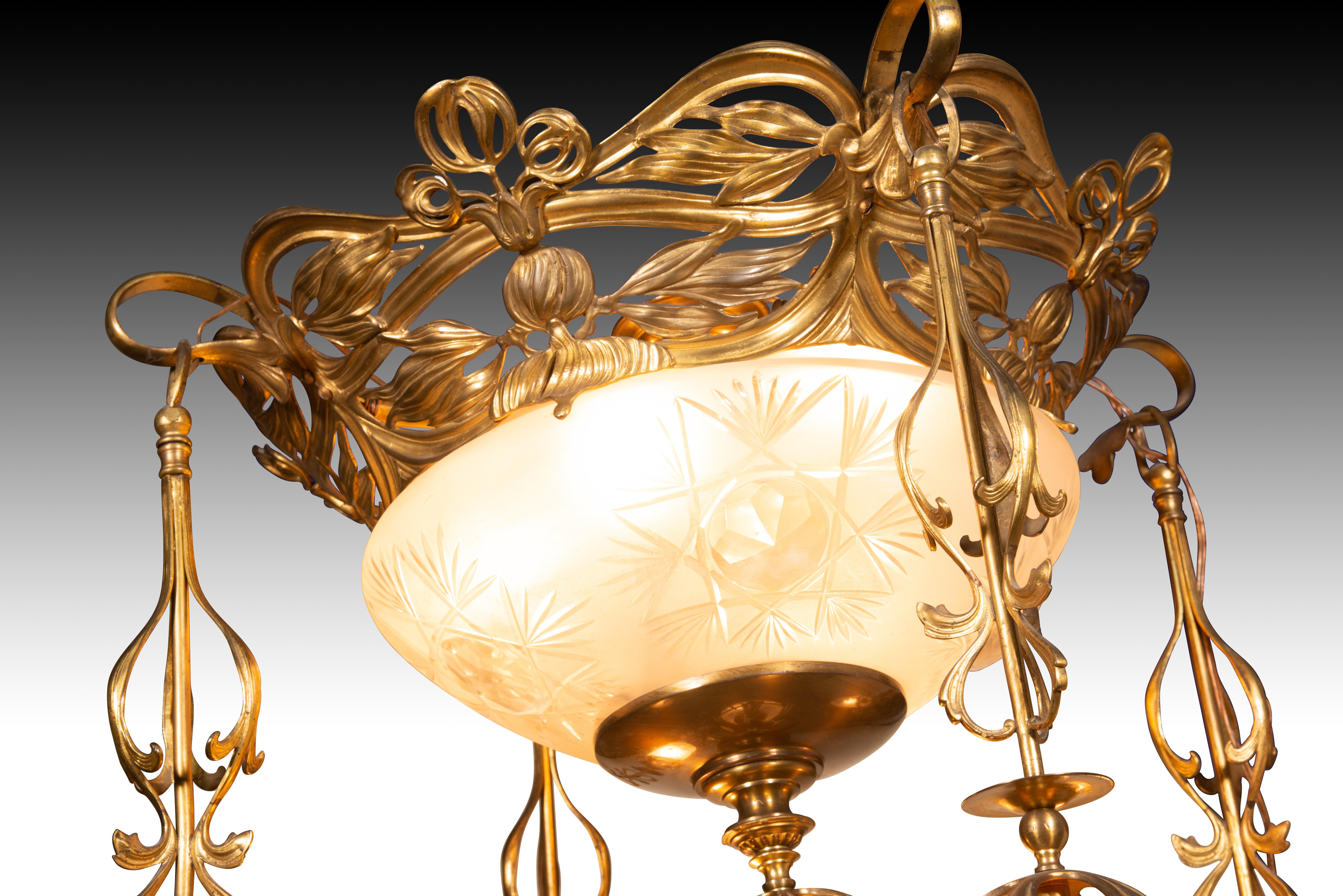 Lampada da soffitto in stile Art Nouveau. Metallo, vetro. Circa 1900. in vendita 2