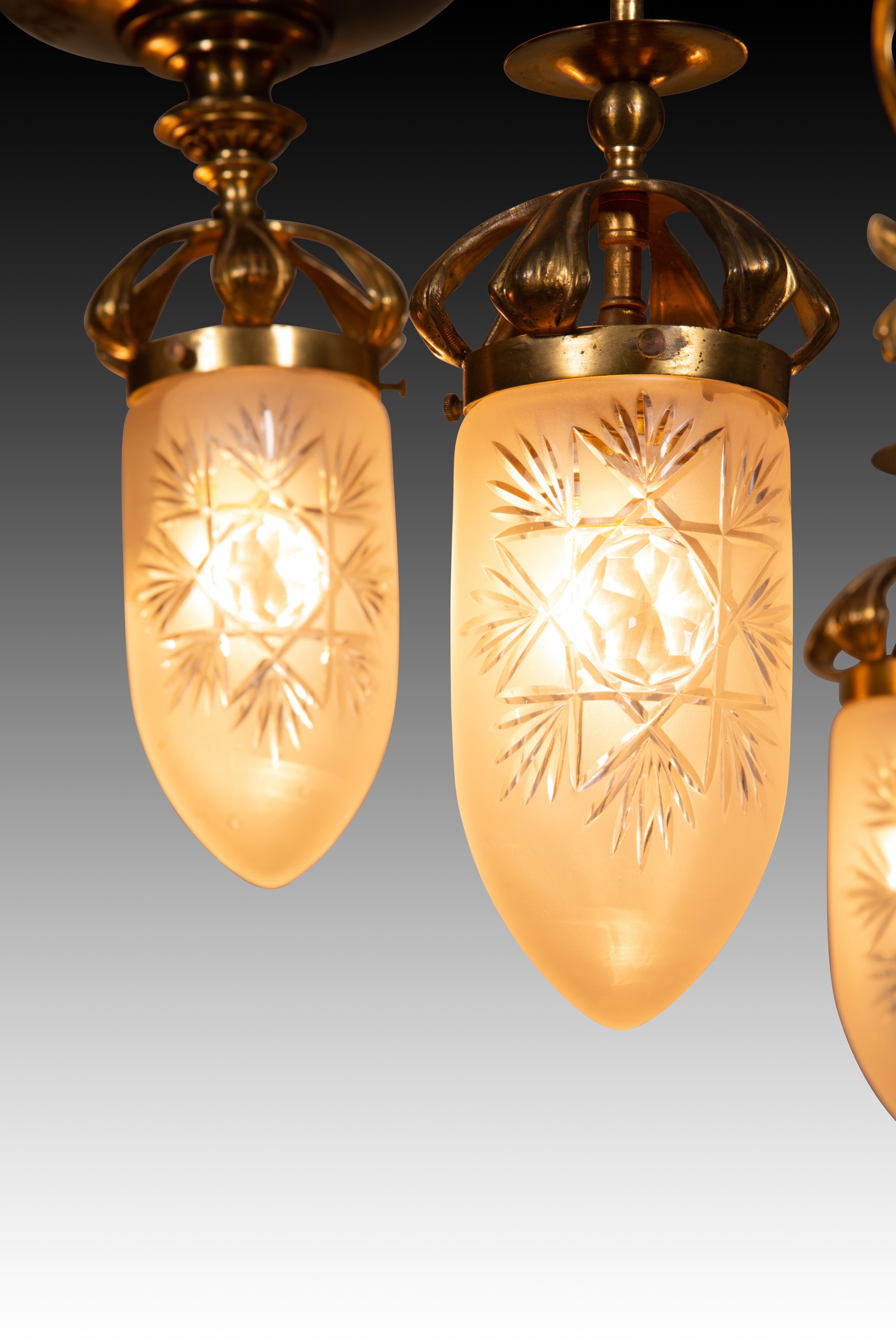 Lampada da soffitto in stile Art Nouveau. Metallo, vetro. Circa 1900. in vendita 3