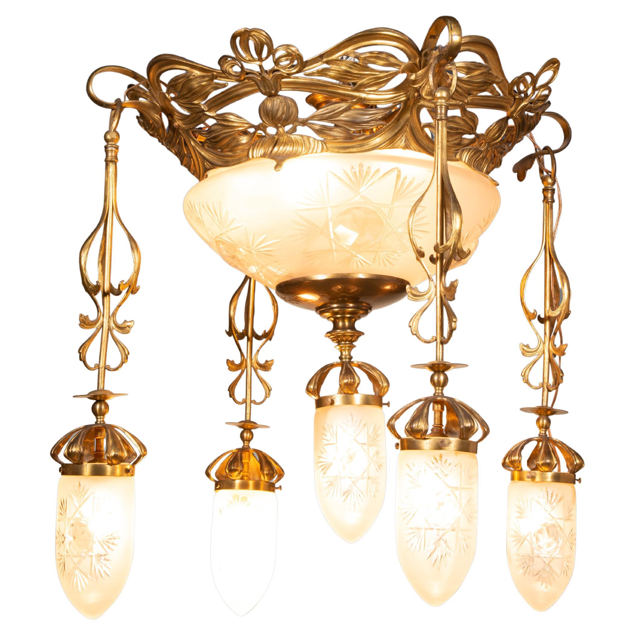 Lámpara de techo Art Nouveau. Metal, cristal. Alrededor de 1900.