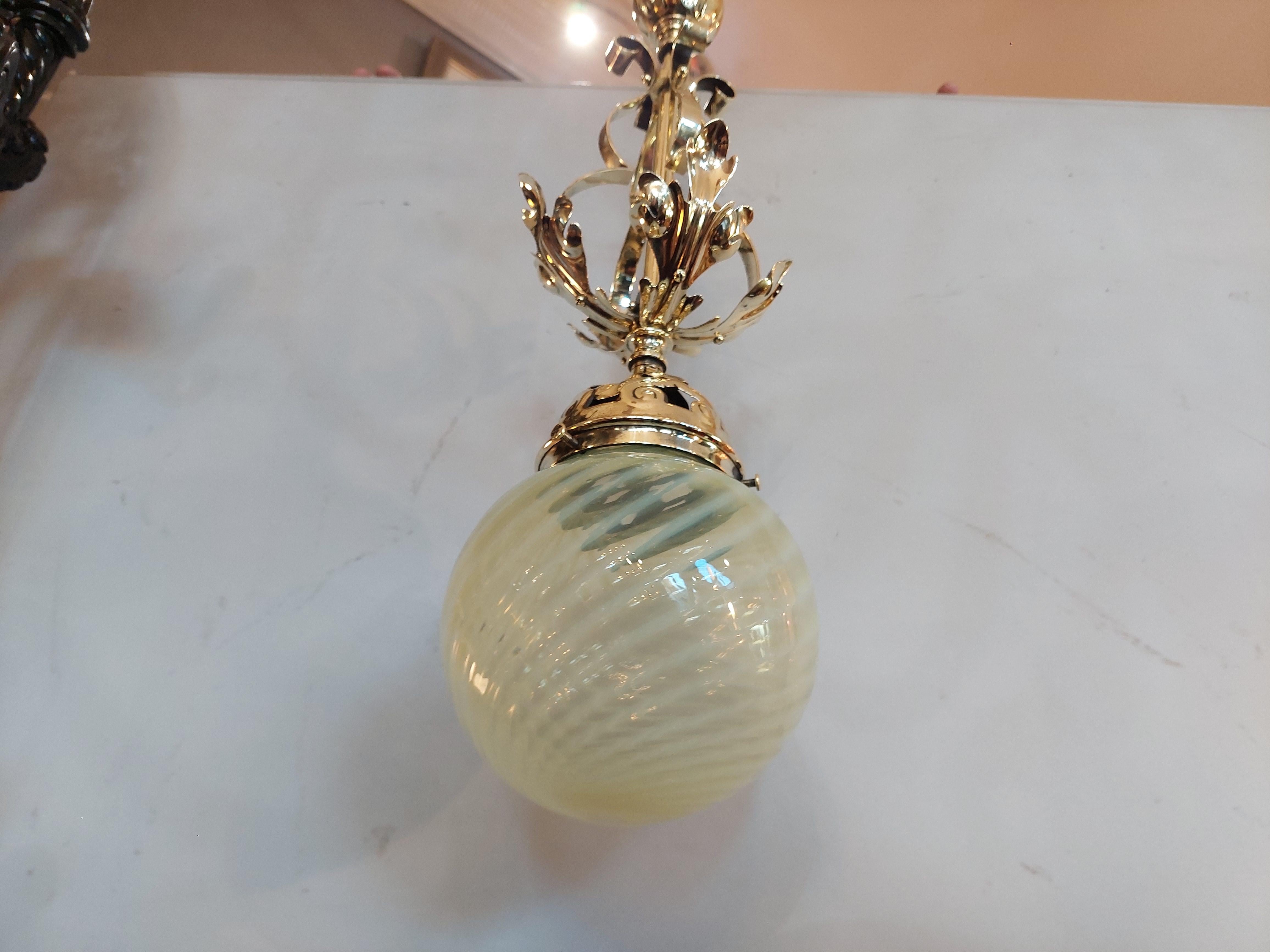 Art Nouveau Ceiling Lamp with Green Glass Bulb Latón en venta