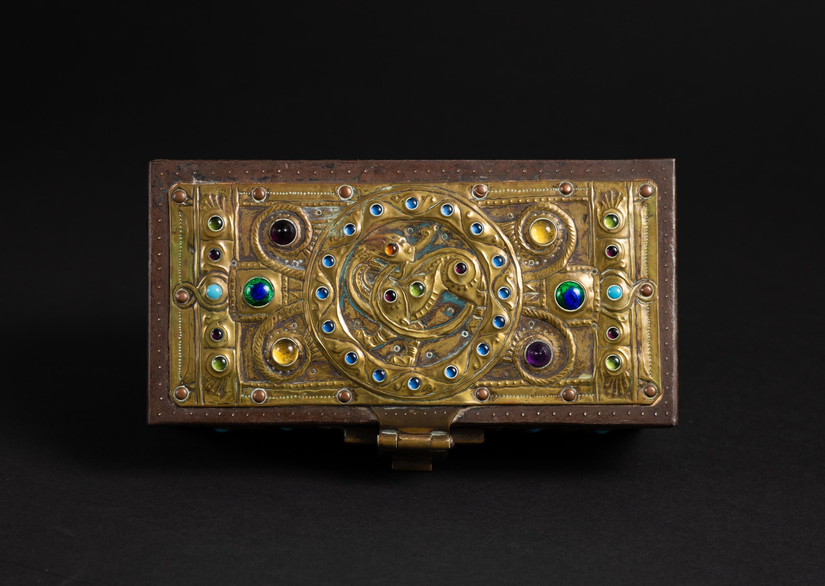 Jugendstil Keltische Kreatur Repoussé-Schachtel von Alfred Daguet (Art nouveau) im Angebot