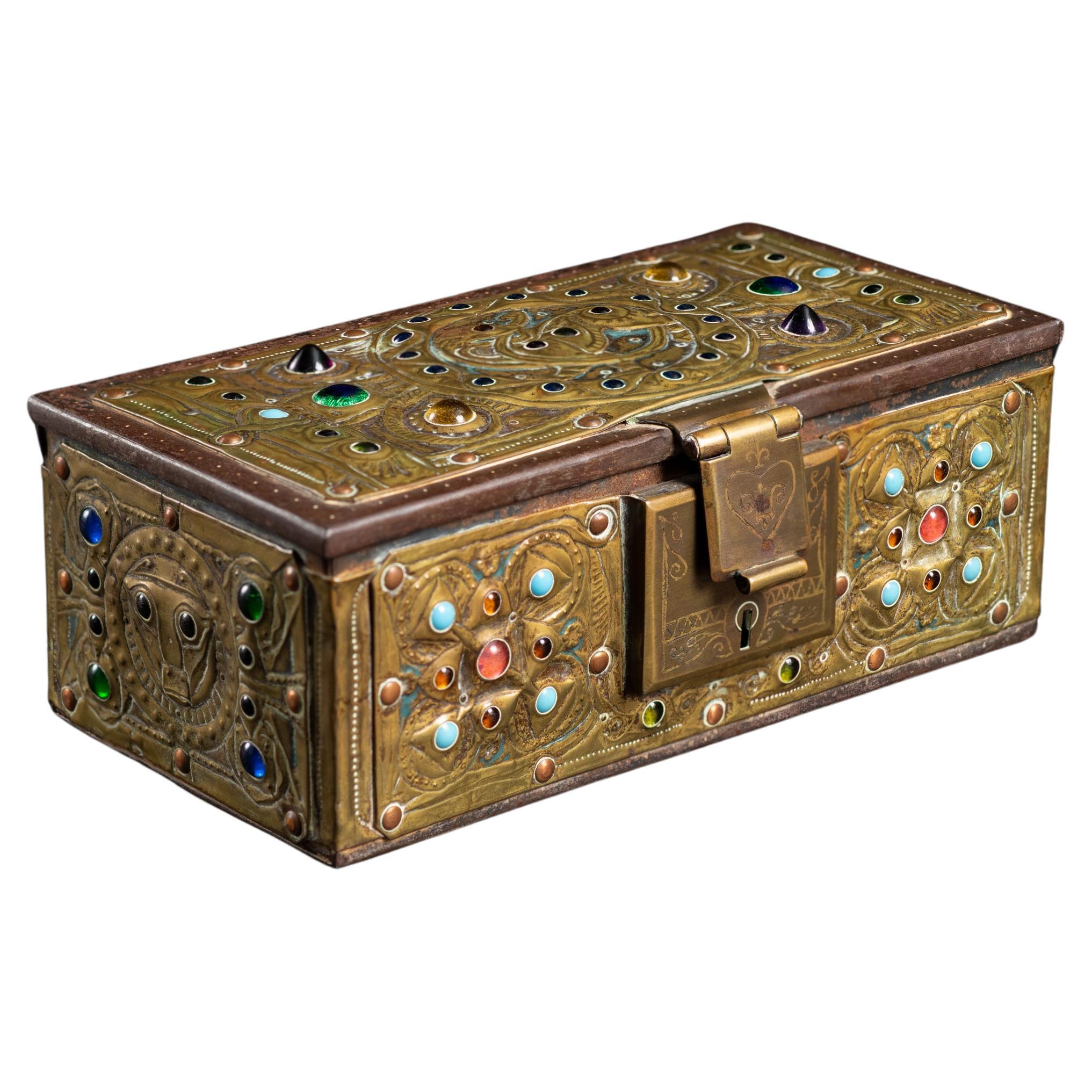 Jugendstil Keltische Kreatur Repoussé-Schachtel von Alfred Daguet im Angebot