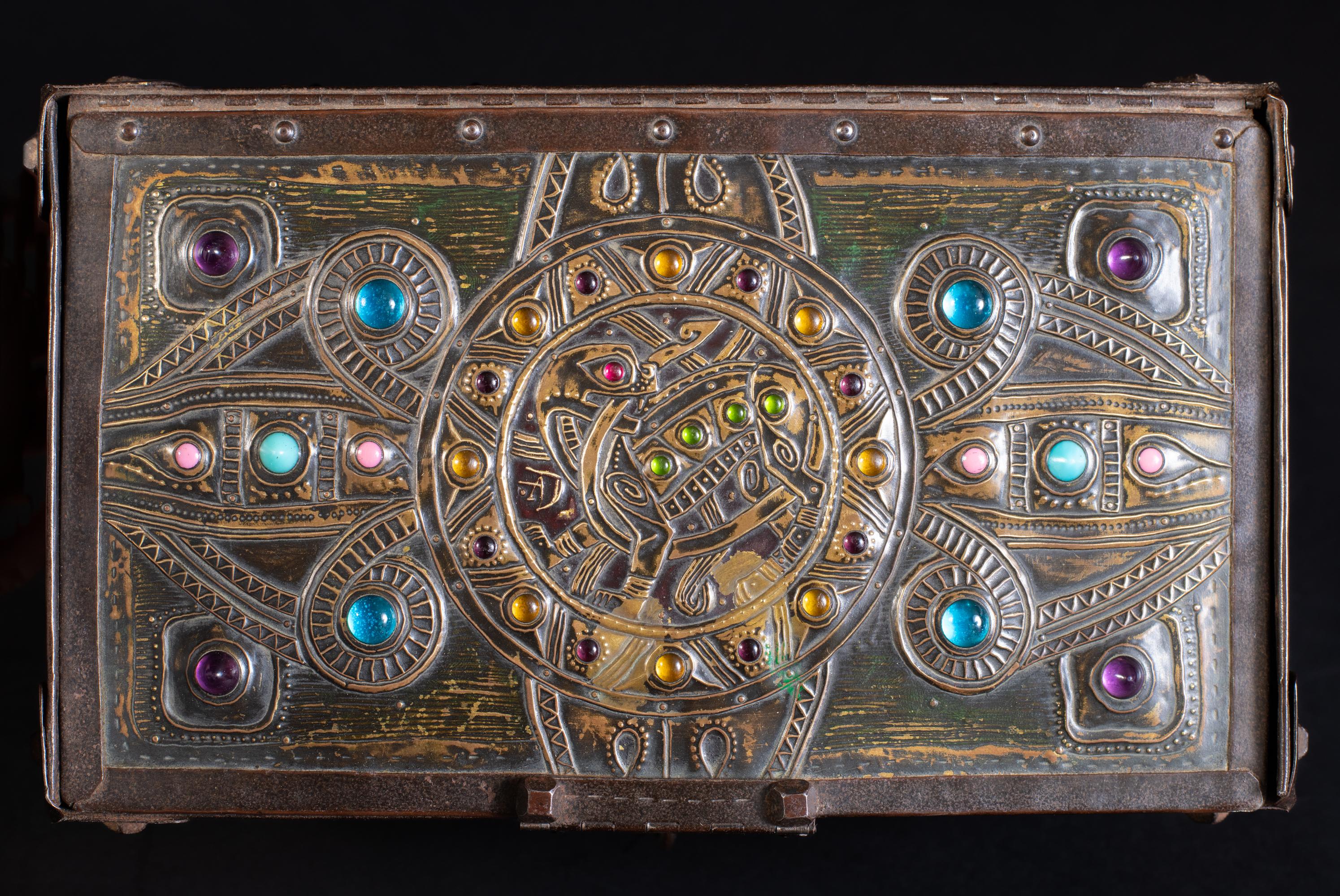 Caja Art Nouveau Celtic Hound Repoussé de Alfred Daguet en venta 1