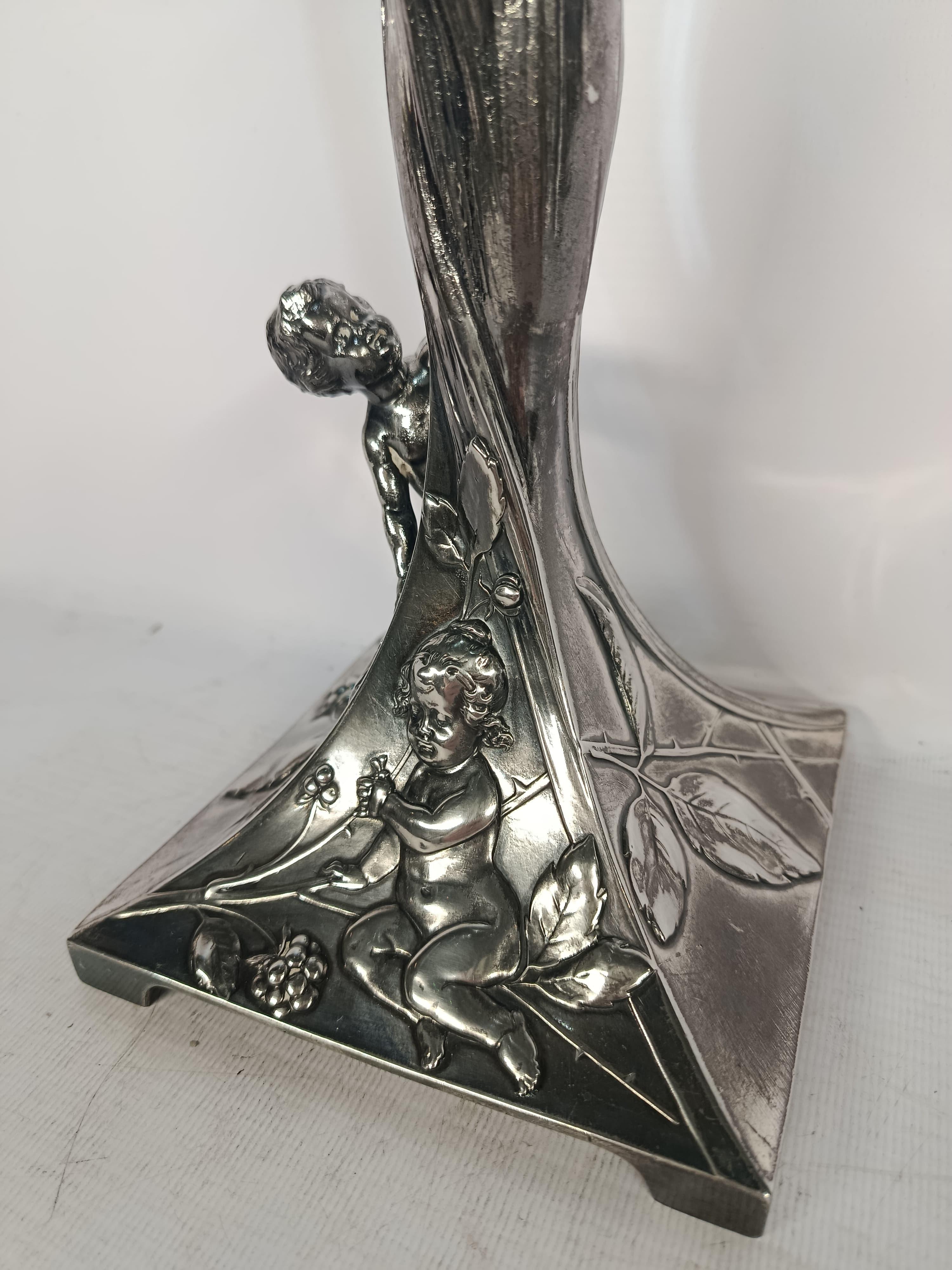 Art nouveau Centre de table Art Nouveau en métal argenté et verre par WMF en vente