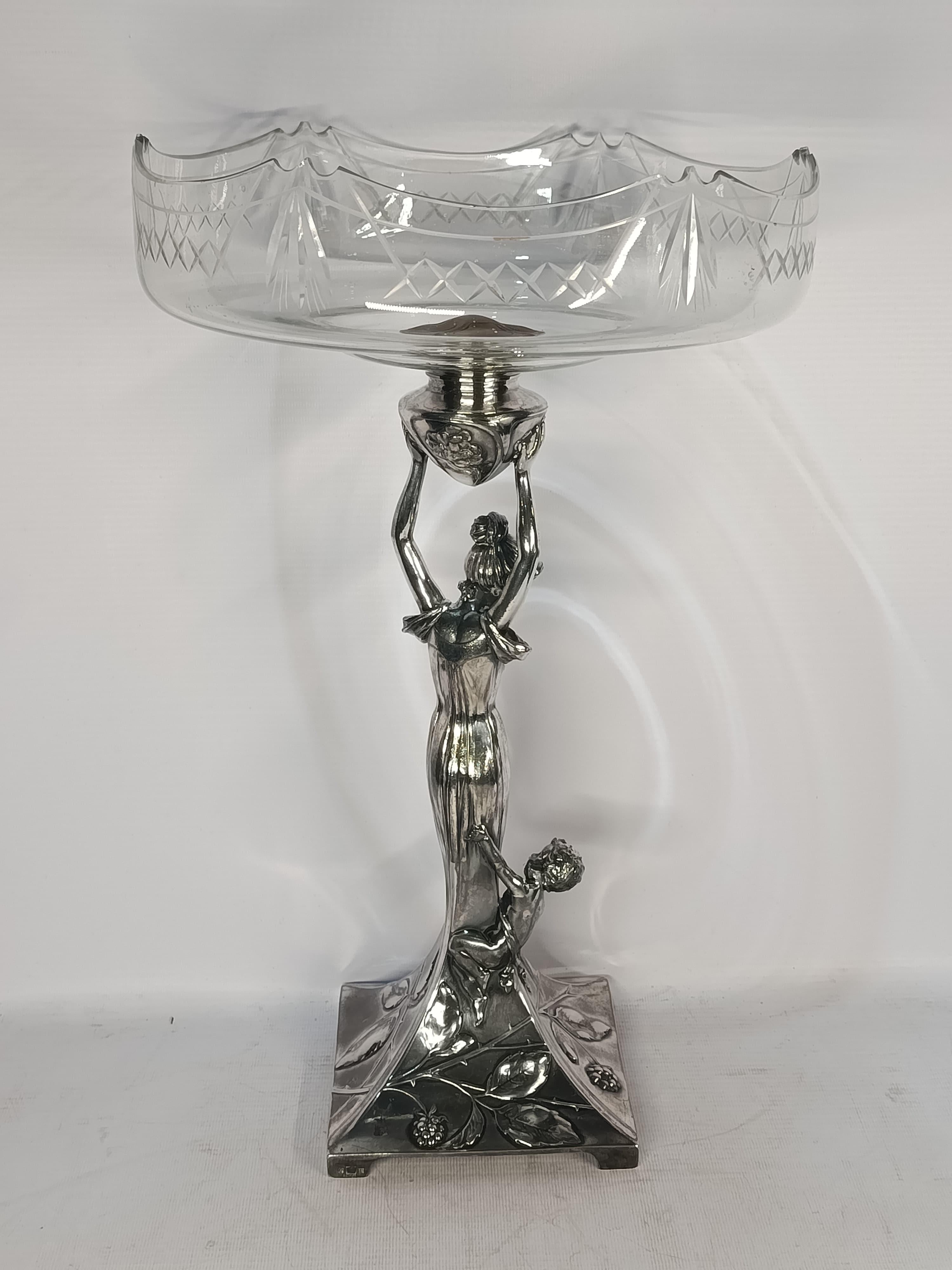 Centre de table Art Nouveau en métal argenté et verre par WMF Bon état - En vente à Buenos Aires, Argentina