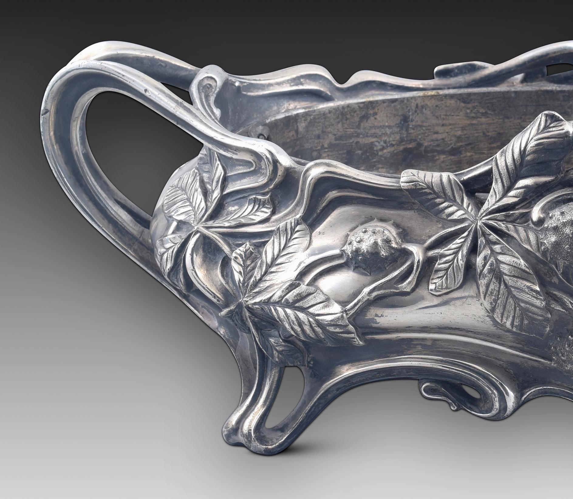 Francese Centrotavola o fioriera Art Nouveau, metallo, Víctor Saglier, fine XIX secolo in vendita