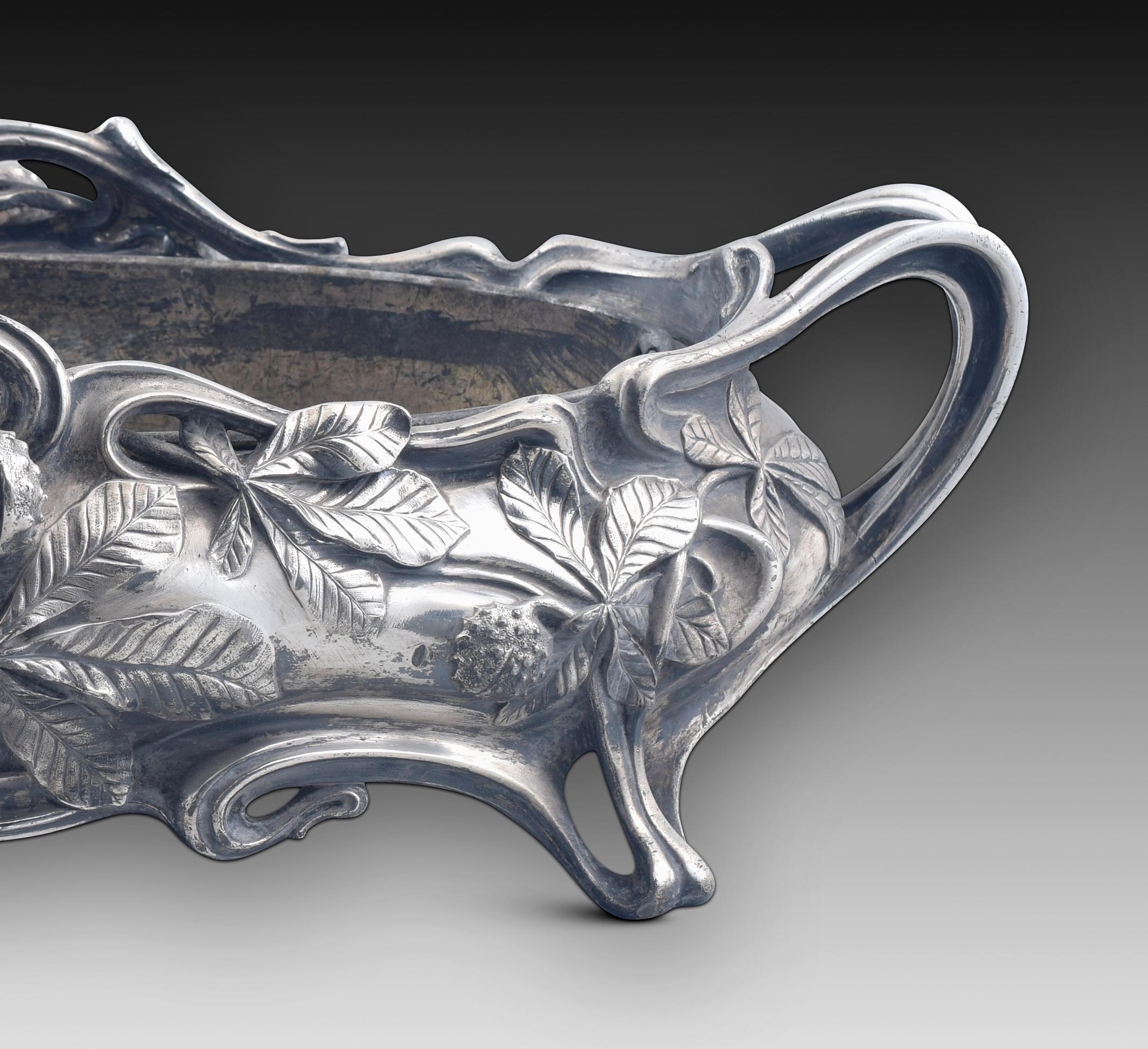 Metallo Centrotavola o fioriera Art Nouveau, metallo, Víctor Saglier, fine XIX secolo in vendita