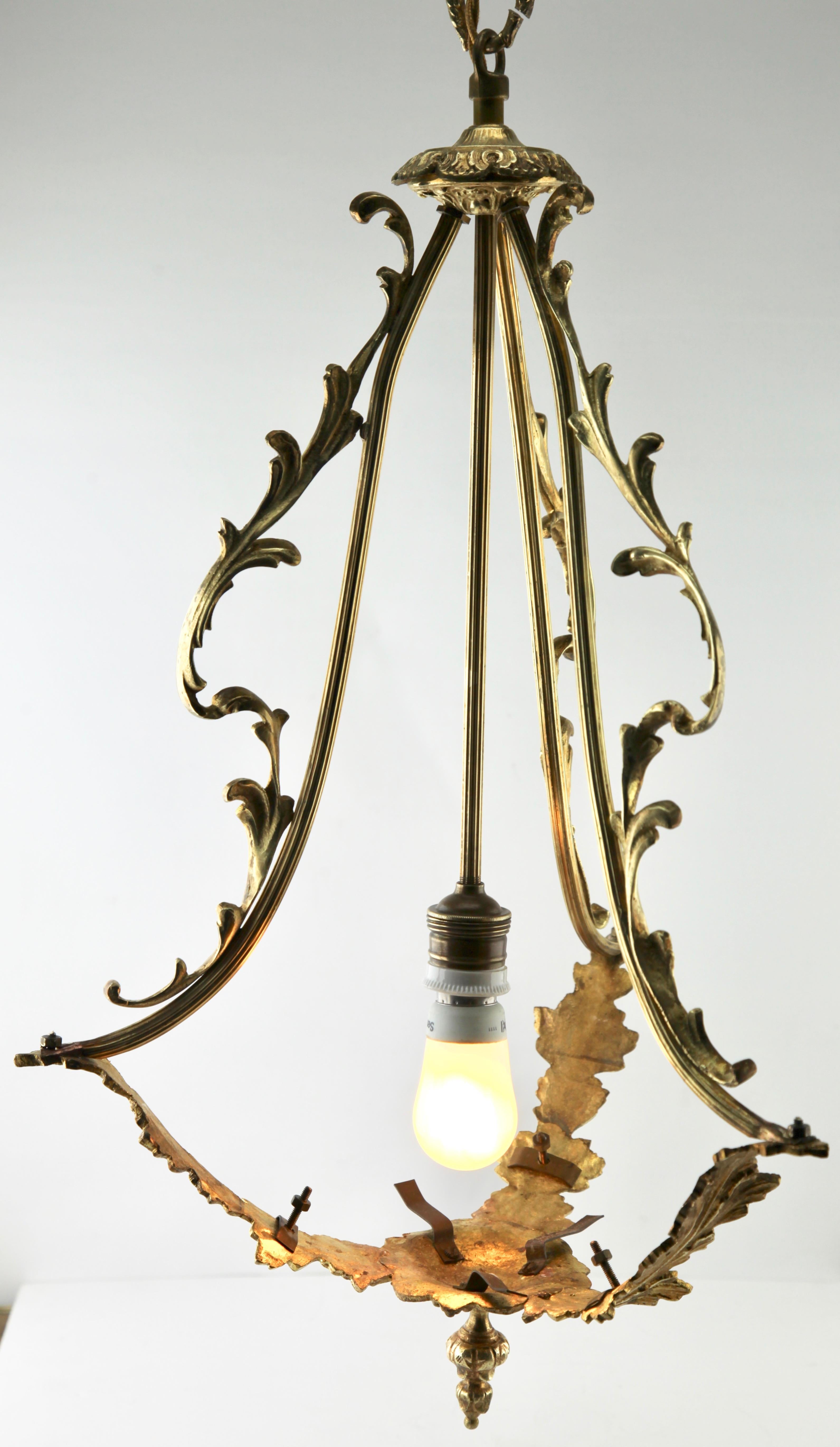 Art Nouveau Central Pendant Lamp Whit Three Clam Shells and Framework of Brass 6