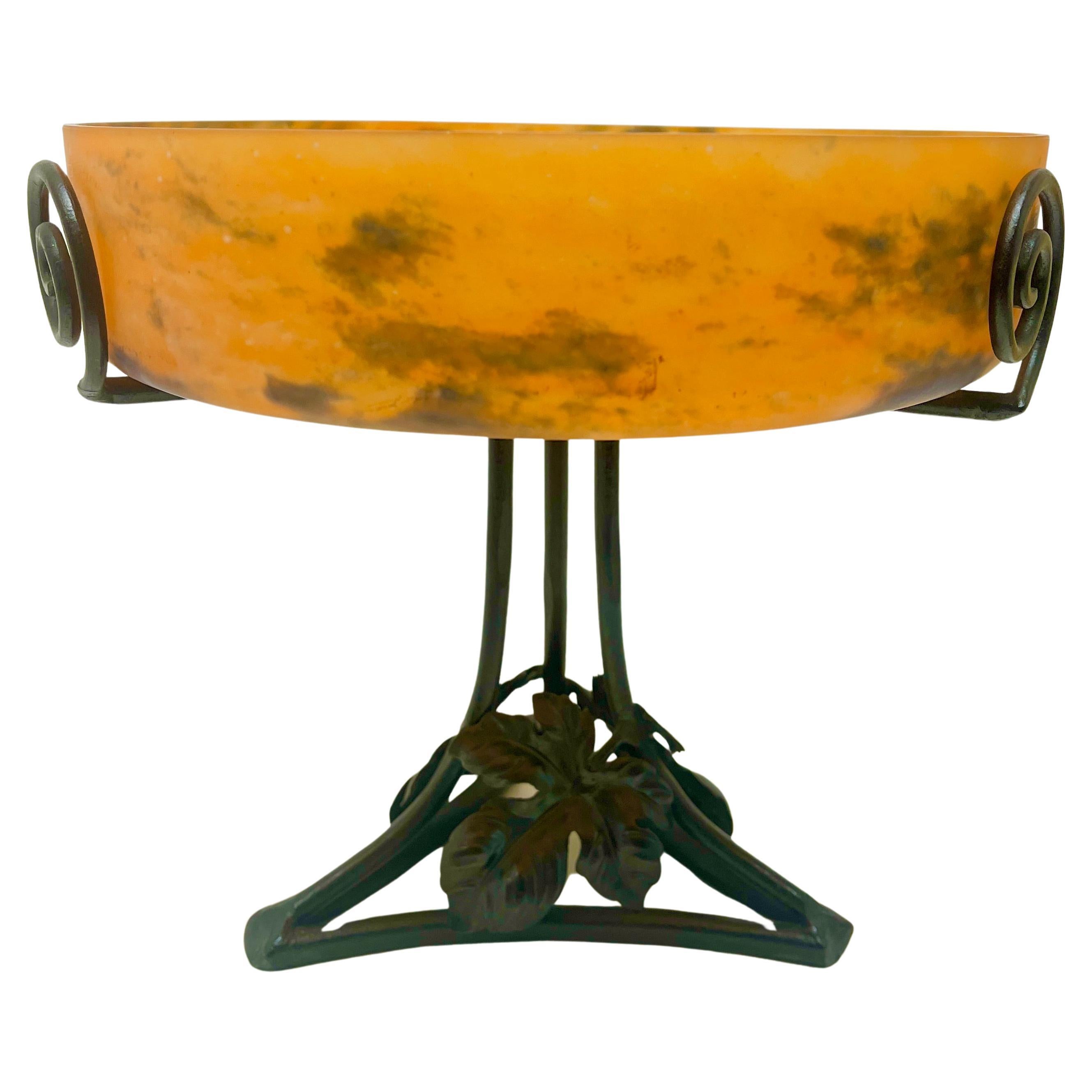 Art Nouveau Centrepiece Signed by Lorrain Nancy France Wrought Iron In Good Condition For Sale In Verviers, BE