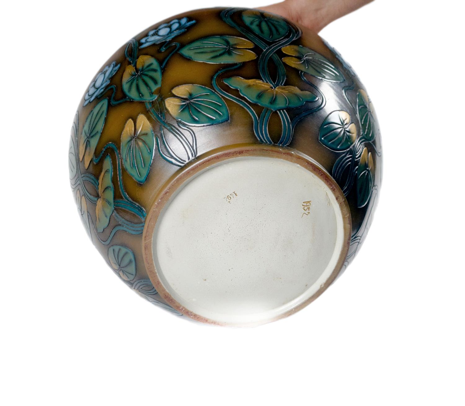 Art Nouveau Ceramic Cachepot With Lotus Motif By Sarreguemines, 20th Century In Good Condition For Sale In Lisbon, PT