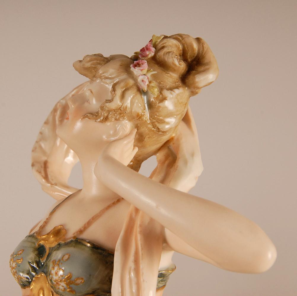 Fait main Figurines en céramique Art Nouveau Rstk Amphora Autriche Turn Teplitz en vente