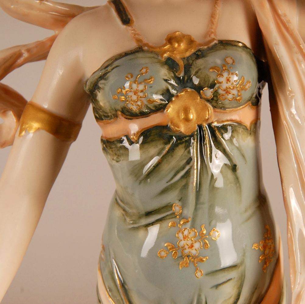 XIX secolo Figurine in ceramica Art Nouveau Rstk Amphora Austria Turn Teplitz in vendita