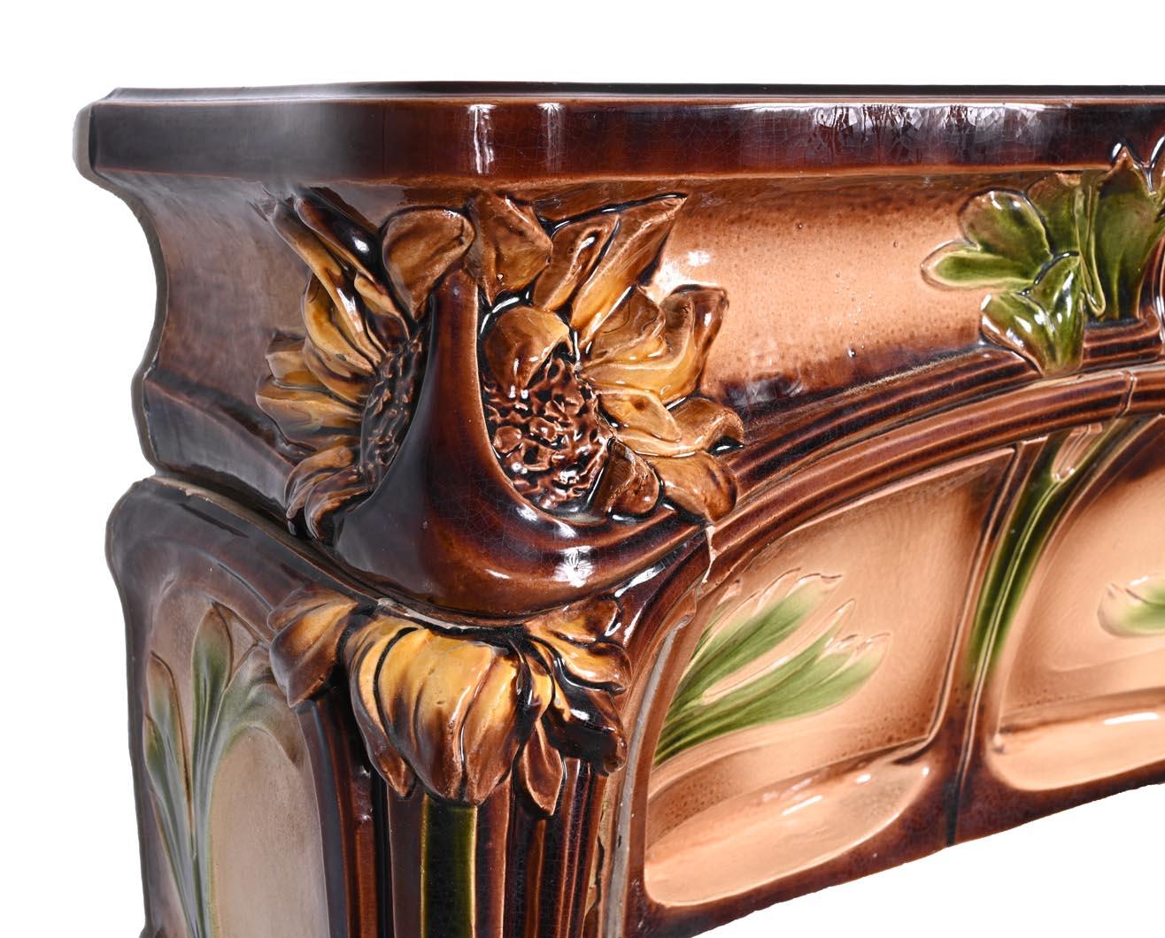 Art Nouveau Ceramic Fireplace with Sunflowers – MANUFACTURE DE VITRY-LE-FRANÇOIS Francés en venta