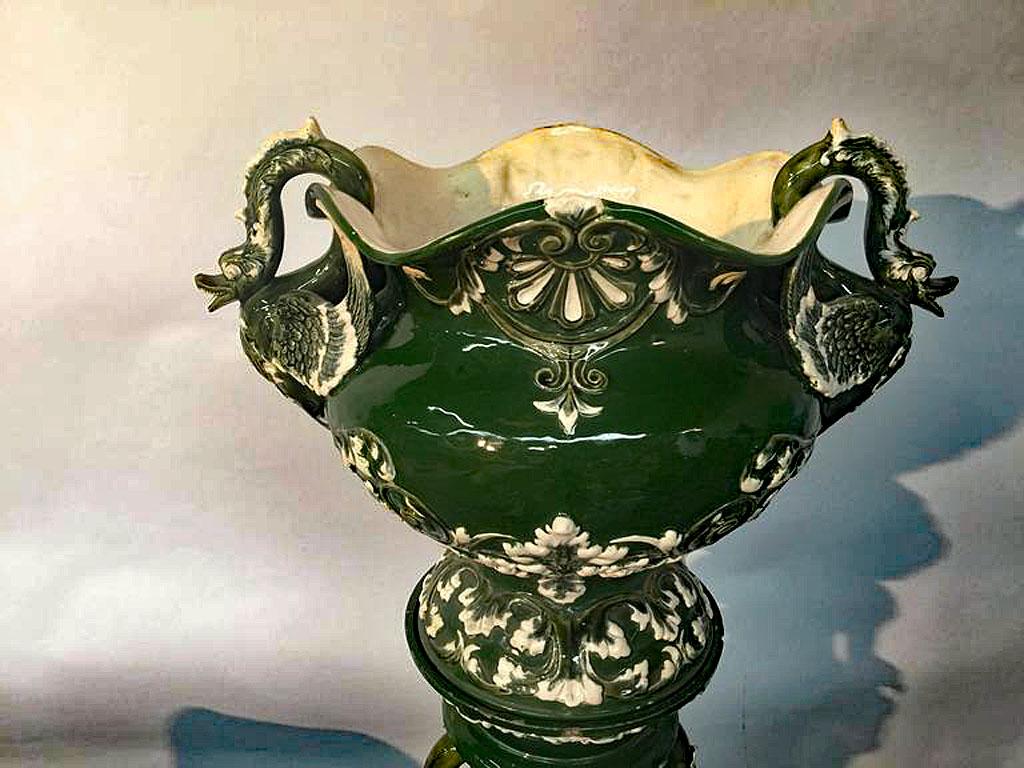 Art Nouveau ceramic pedestal and its planter, circa 1900. Swan and plants design In Good Condition For Sale In Mouscron, WHT