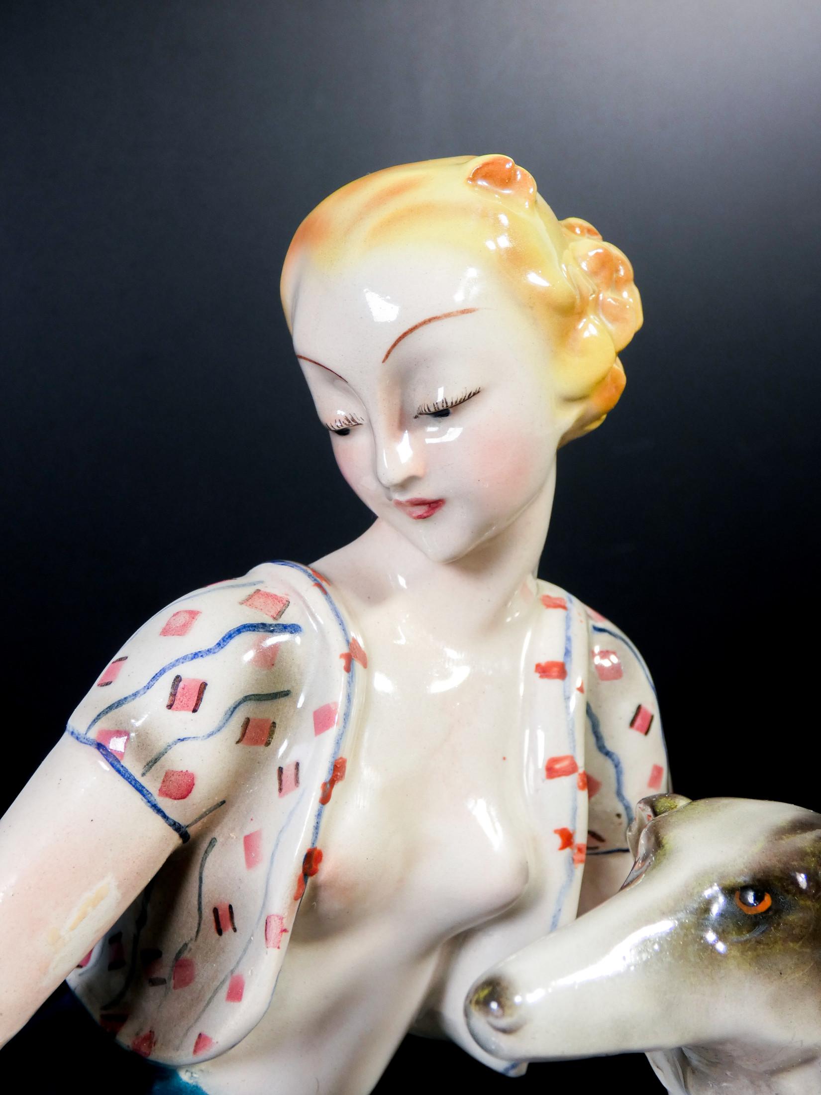 Céramique Sculpture en céramique Art Nouveau attribuée à Lenci, femme avec lévriers, années 30 en vente
