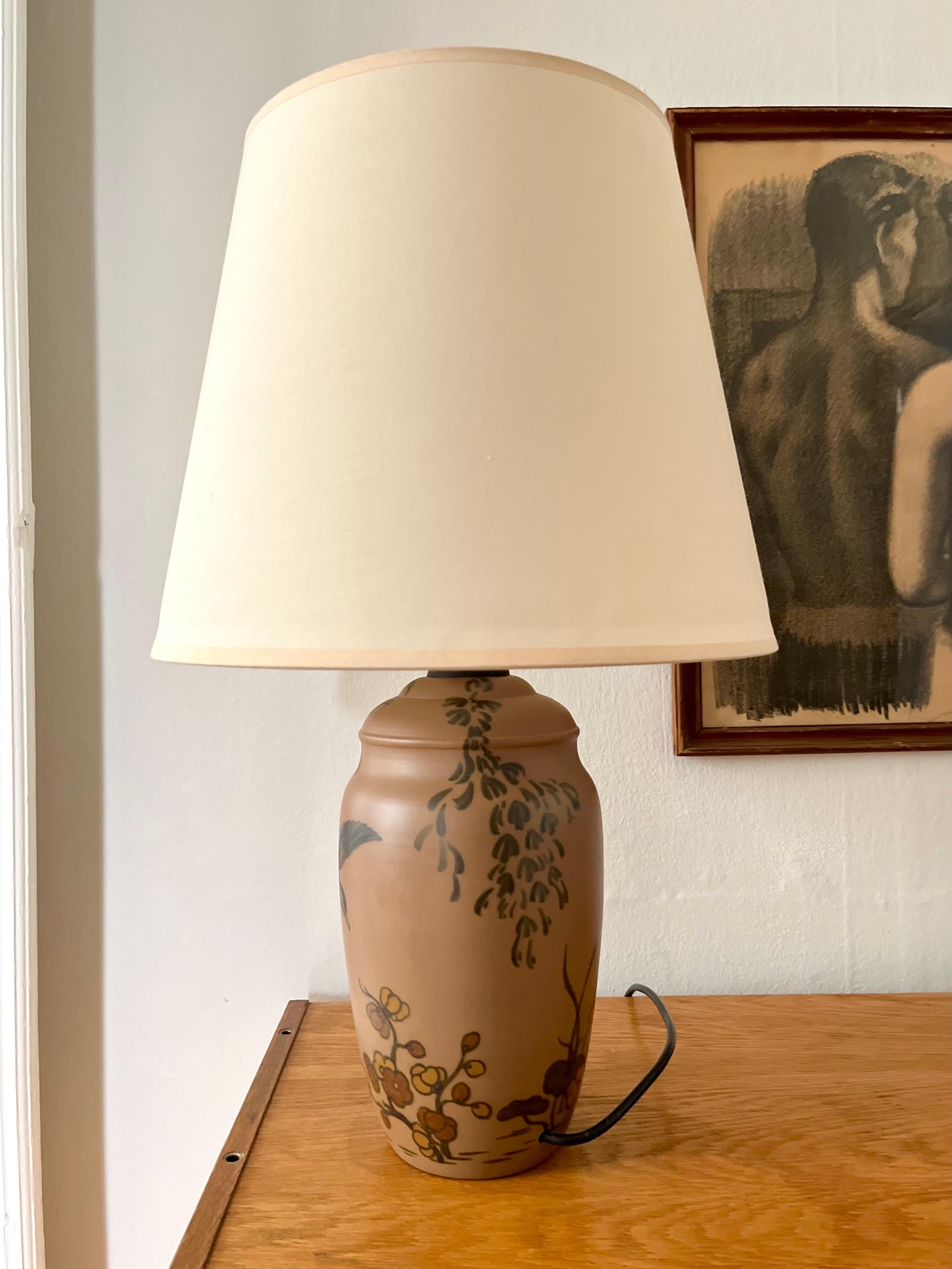 Danois Lampe de table en céramique Art Nouveau décorée à la main par L. Hjorth, Danemark, années 1930 en vente