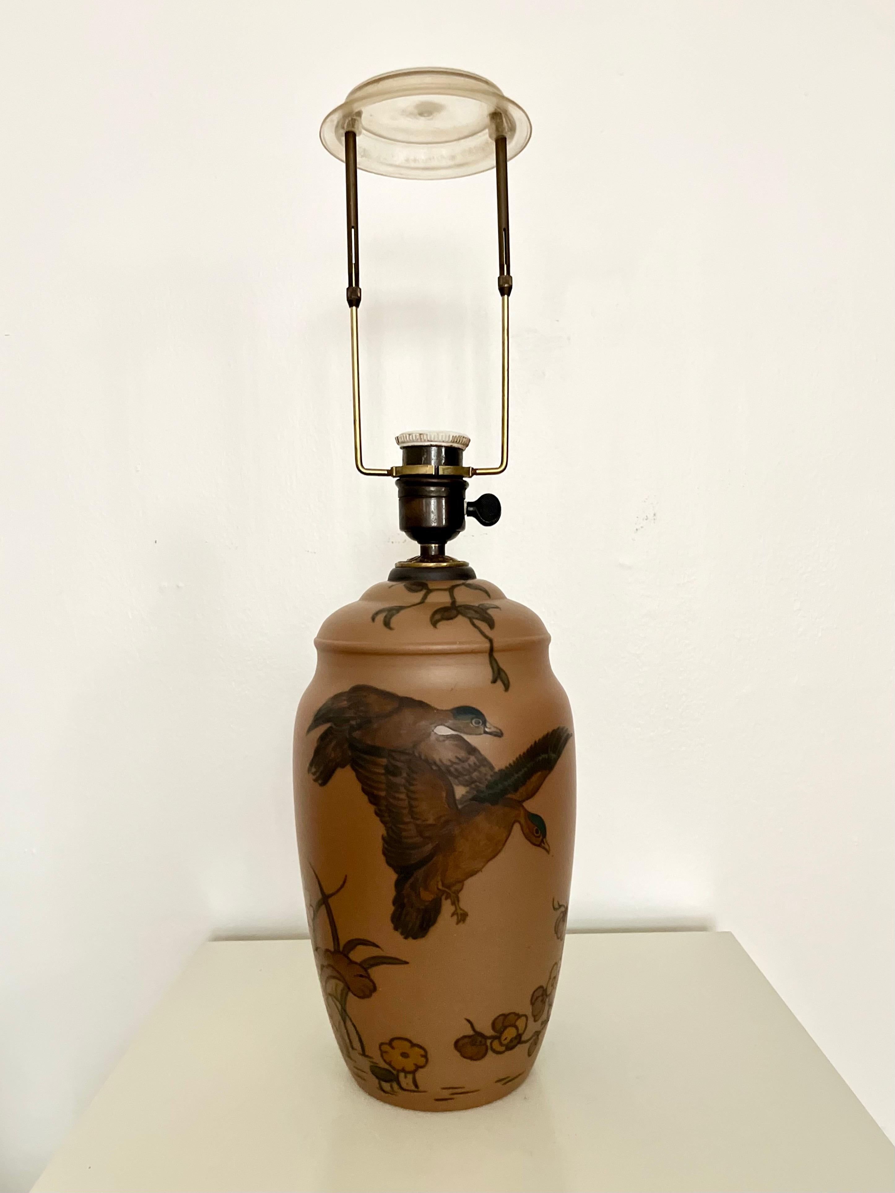 Fait main Lampe de table en céramique Art Nouveau décorée à la main par L. Hjorth, Danemark, années 1930 en vente