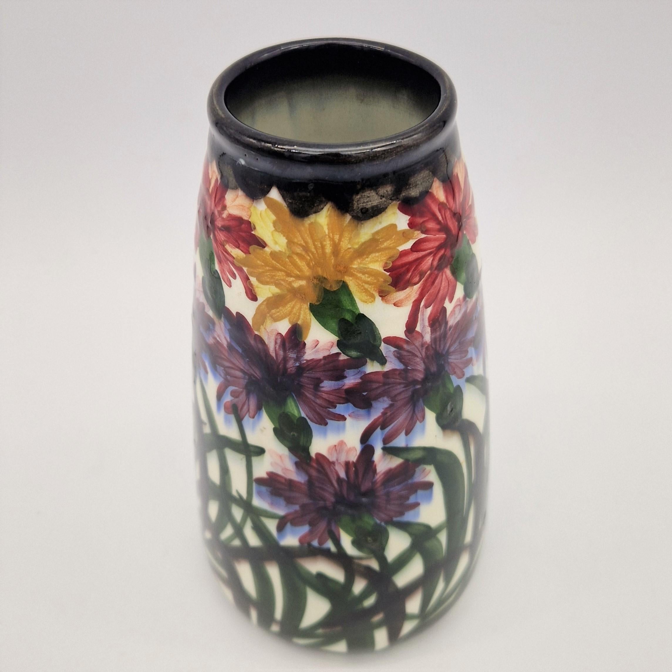 Art Nouveau ceramic vase from Schramberg. 1900 - 1920 In Excellent Condition For Sale In CADALSO, ES