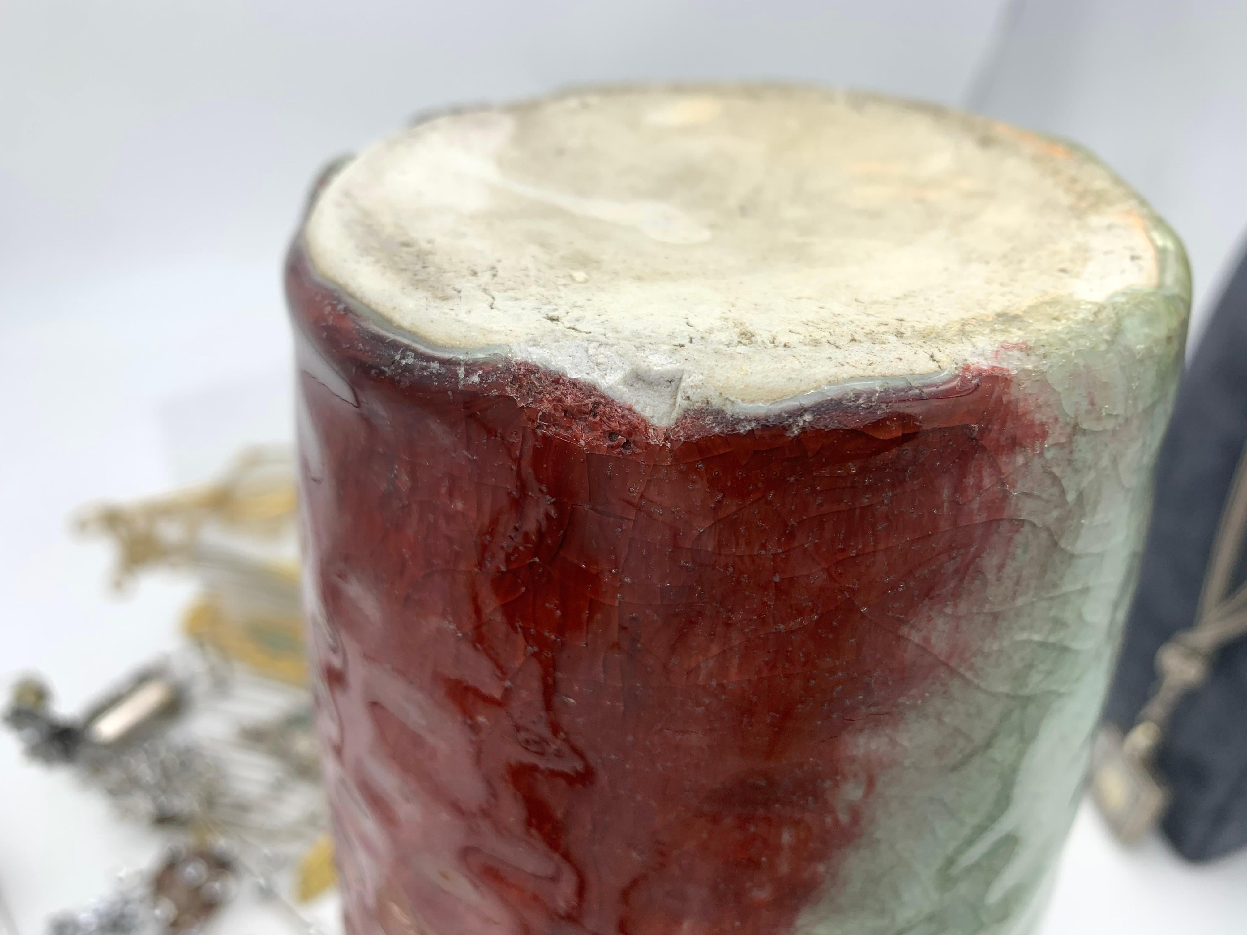 Vaso in ceramica Art Nouveau con fiore di papavero in rilievo Sang de Boeuf e smalto celadon in vendita 4