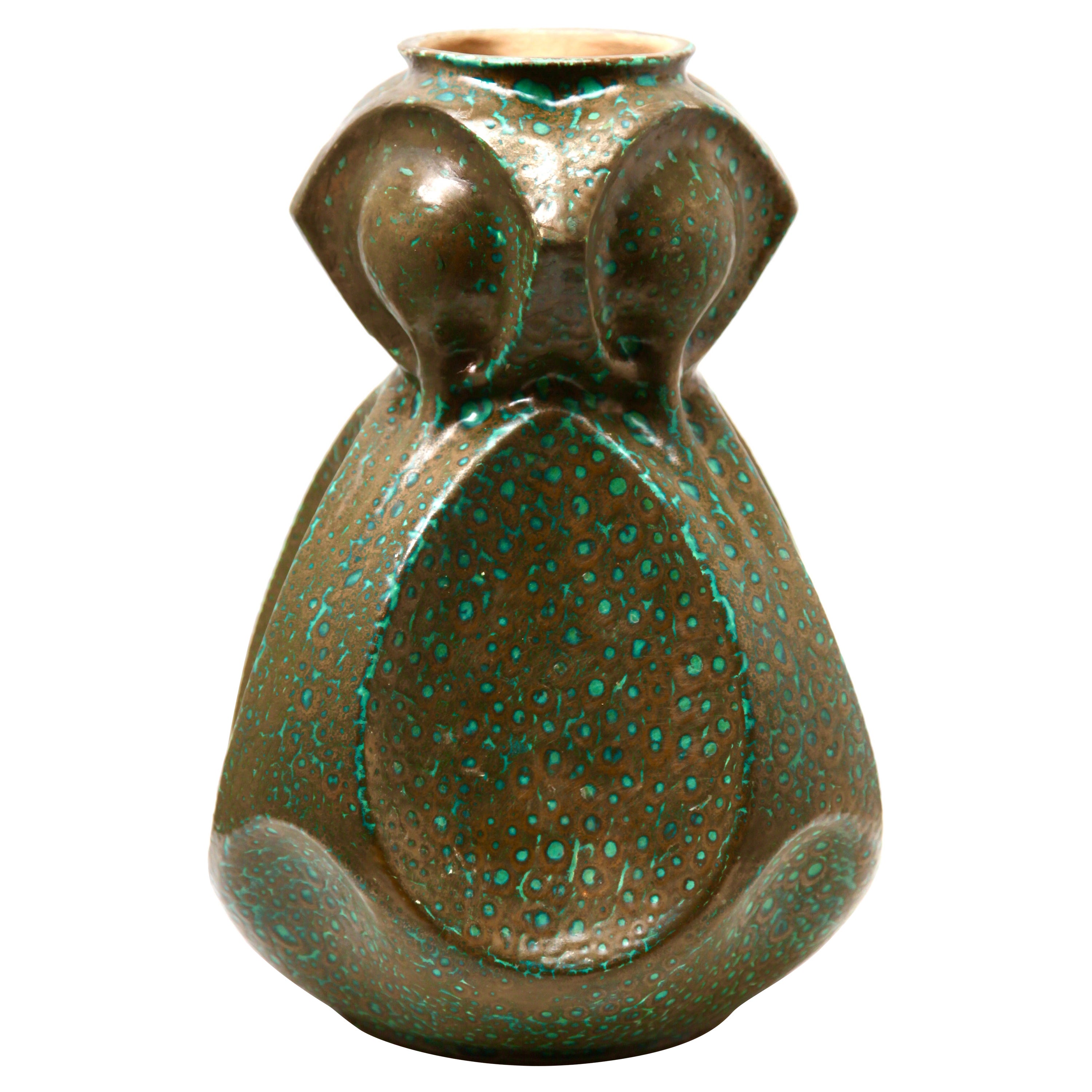 Jugendstil-Keramikvase, gestempelt 0507 Österreich, ausgezeichneter Zustand im Angebot