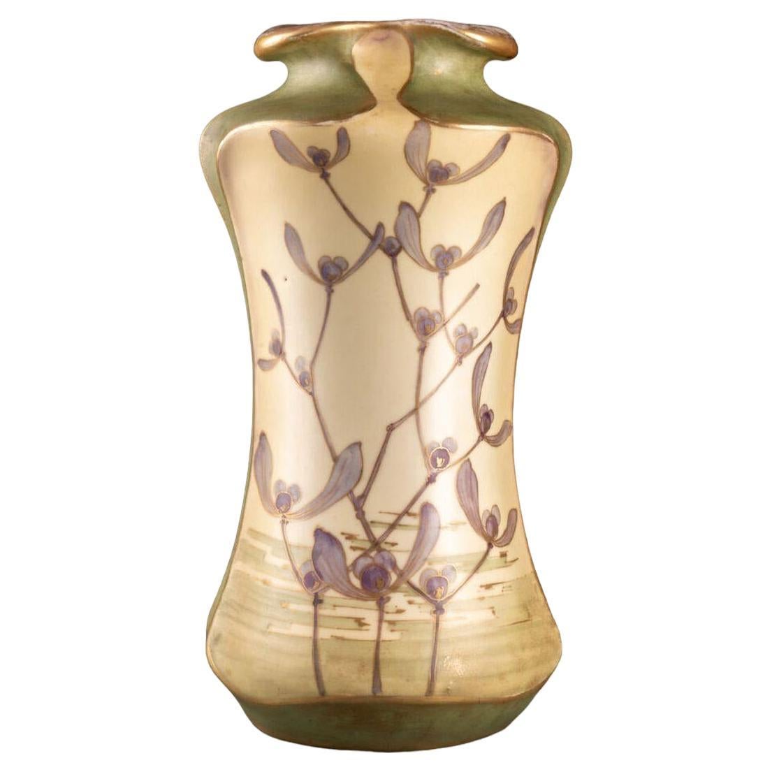 Vase en céramique Art Nouveau avec fleurs d'oiseaux par Turn Teplitz Amphora Autriche 1900