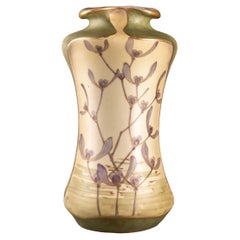 Vase en céramique Art Nouveau avec fleurs d'oiseaux par Turn Teplitz Amphora Autriche 1900