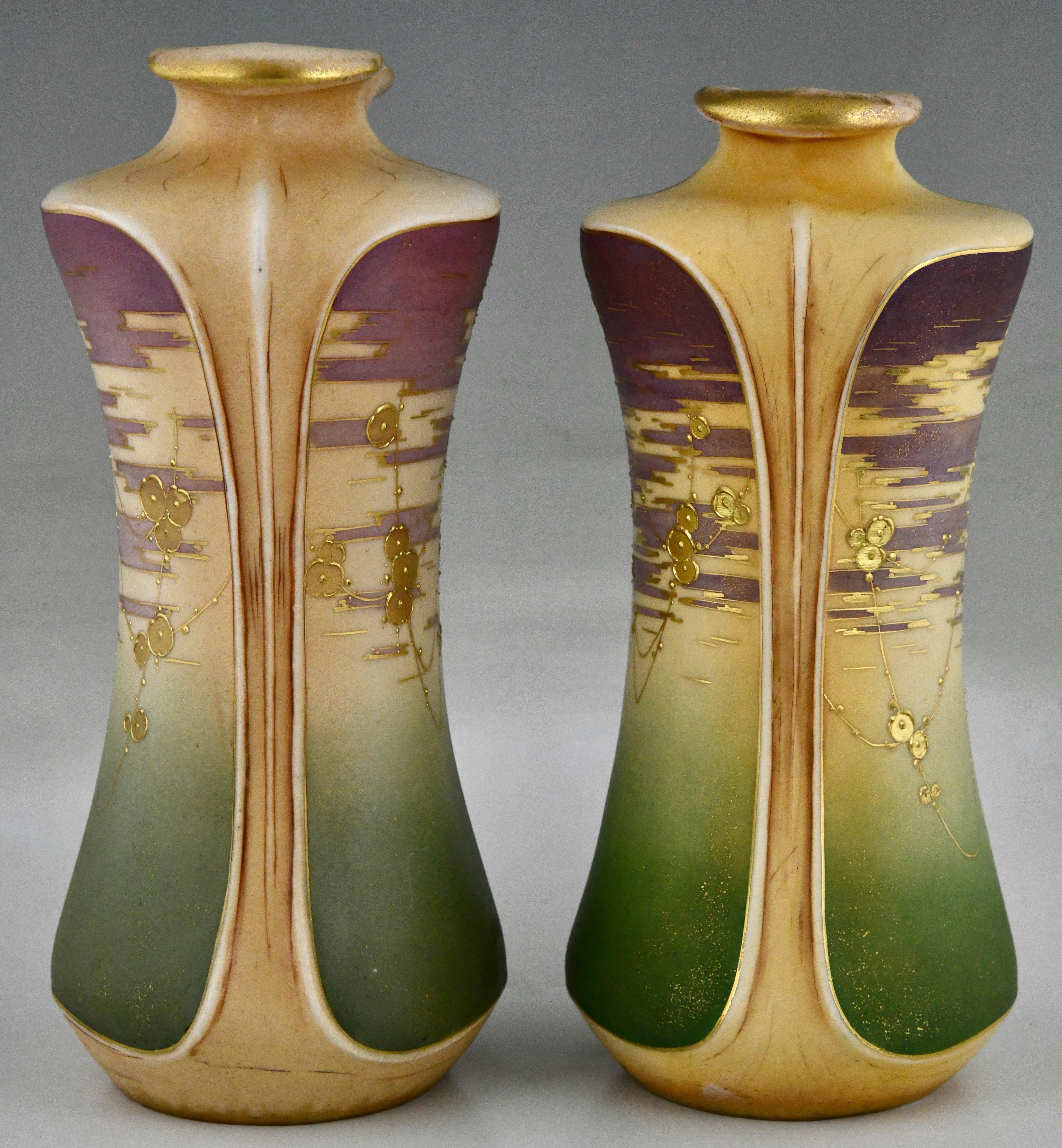 Art Nouveau ceramic vases with gilt flowers by Turn Teplitz Amphora Austria 1900 In Good Condition For Sale In Antwerp, BE