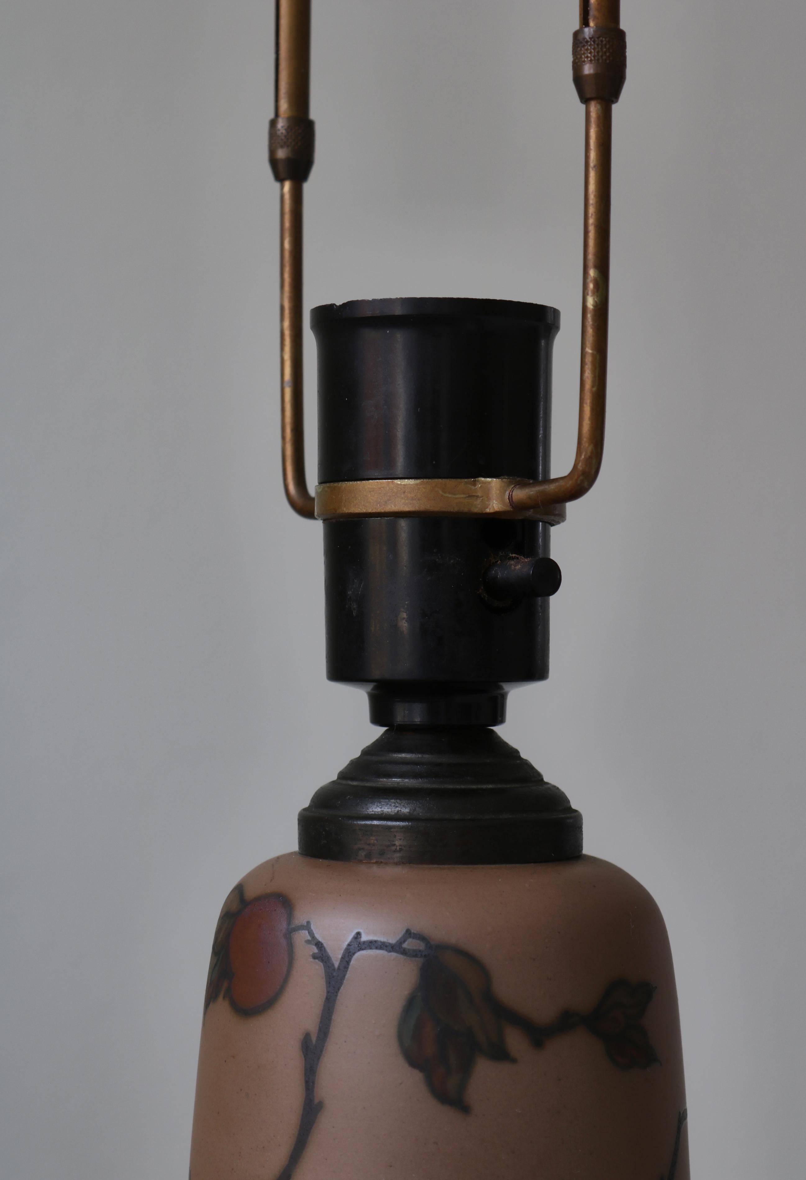 Lampe de table en céramique Art Nouveau décorée à la main chez L. Hjort, Danemark, années 1930 en vente 3