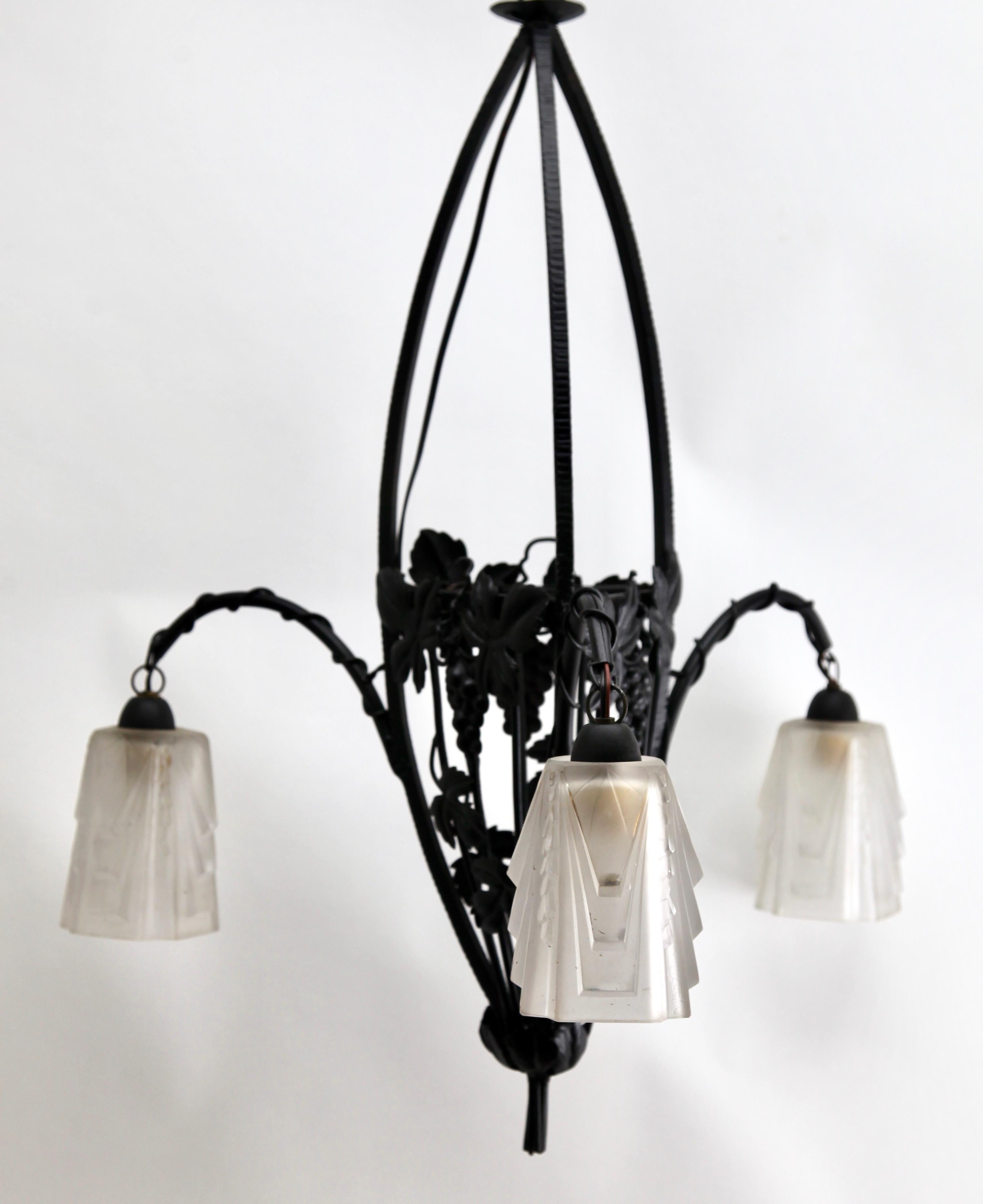 Art Nouveau Chandelier by Muller Freres Luneville, Schades Are Signed, 1900s For Sale 1