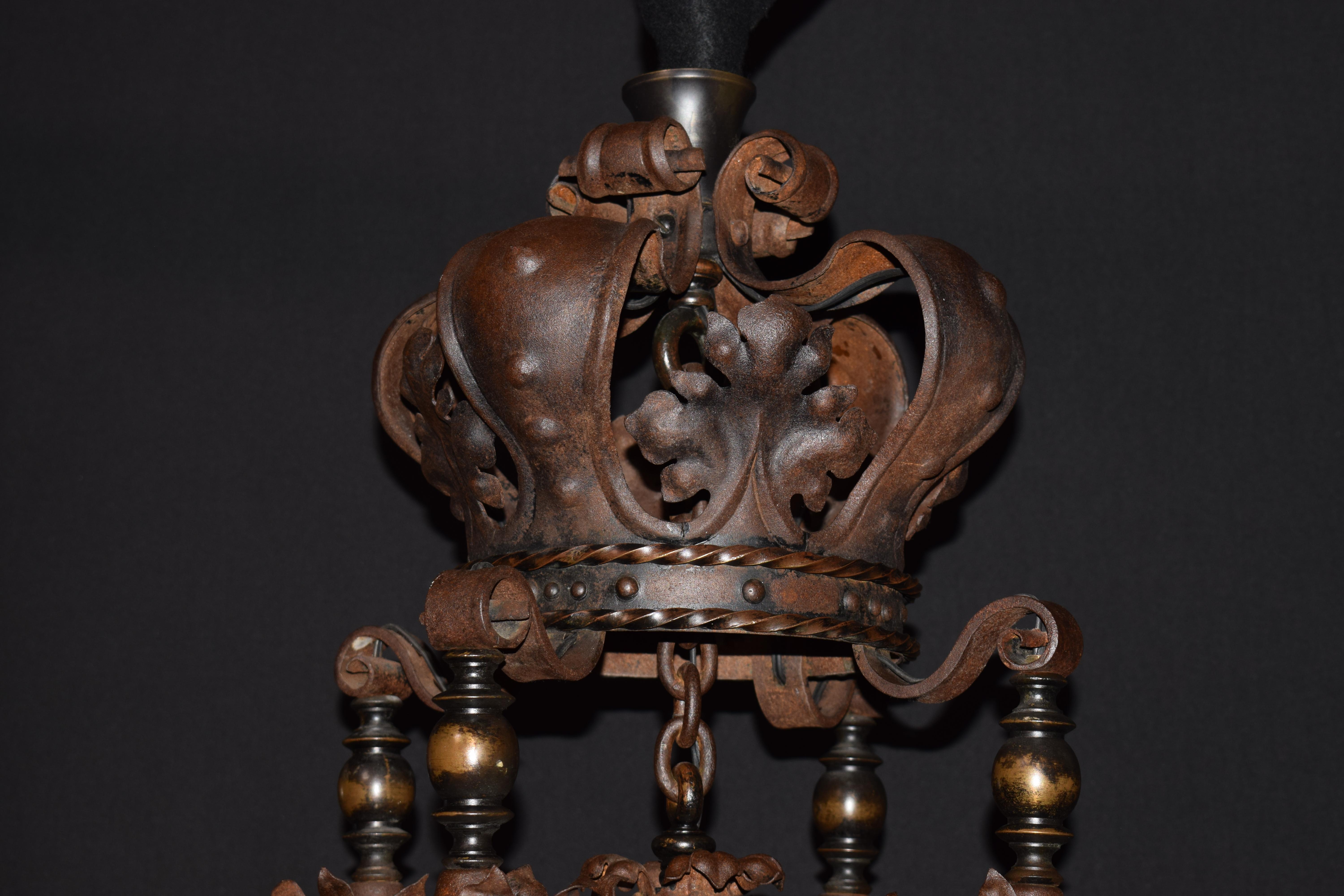 A very Fine Art Nouveau chandelier. Exquisite bronze work. Art glass globe and shades.

Dimensions:
H 30.5