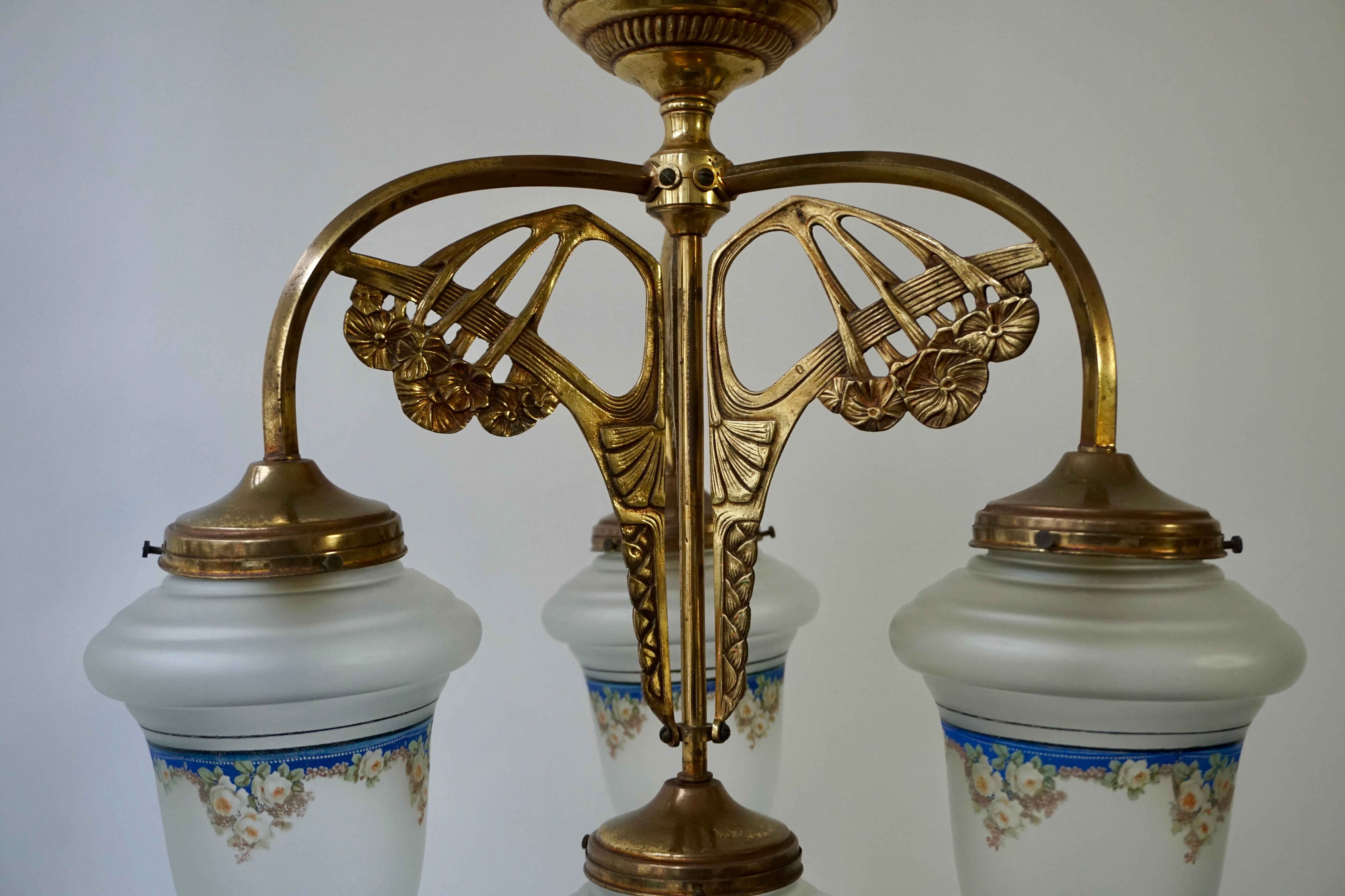 Art Nouveau Chandelier in Painted Glass and Brass For Sale 4
