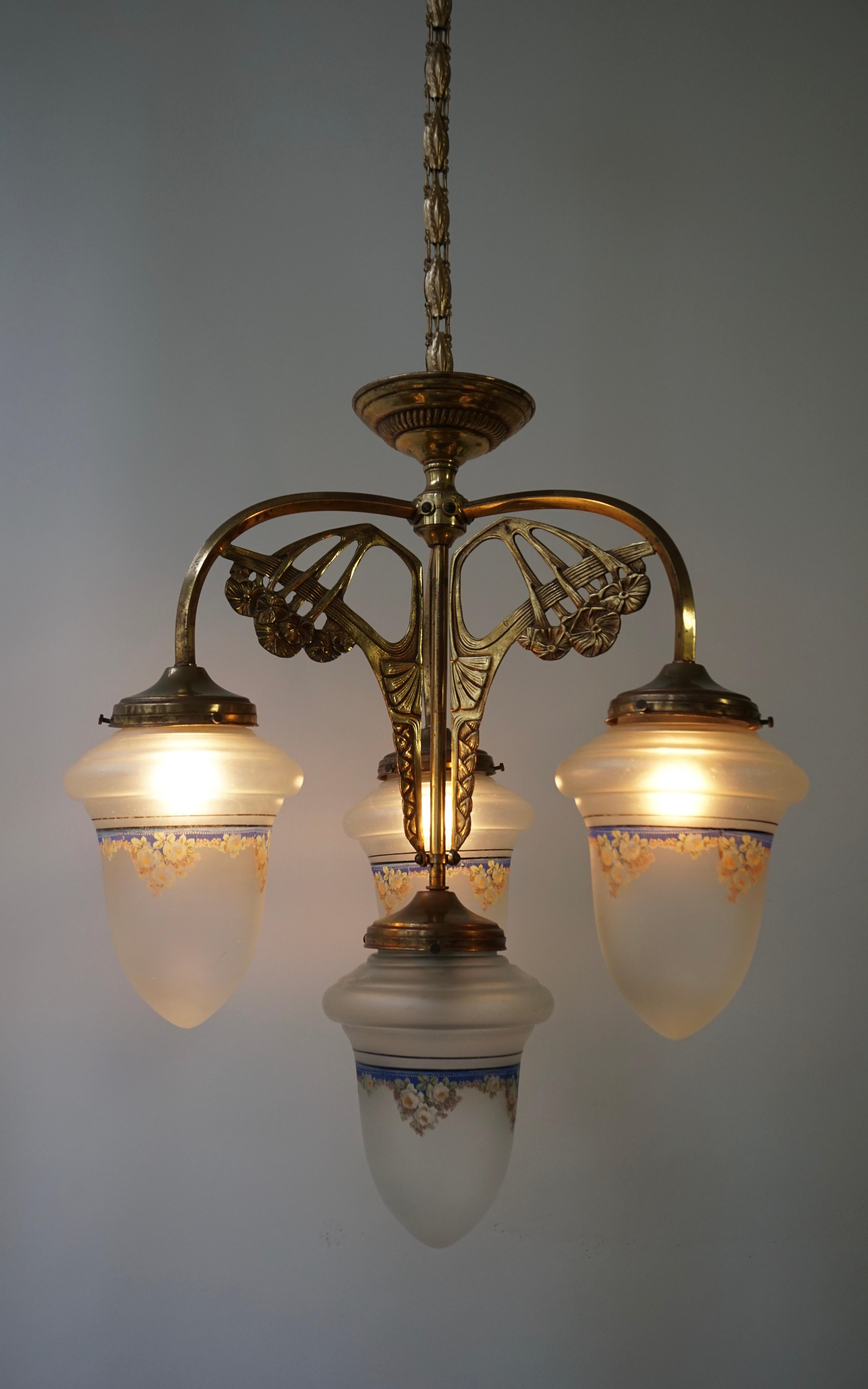 Art Nouveau Chandelier in Painted Glass and Brass For Sale 5