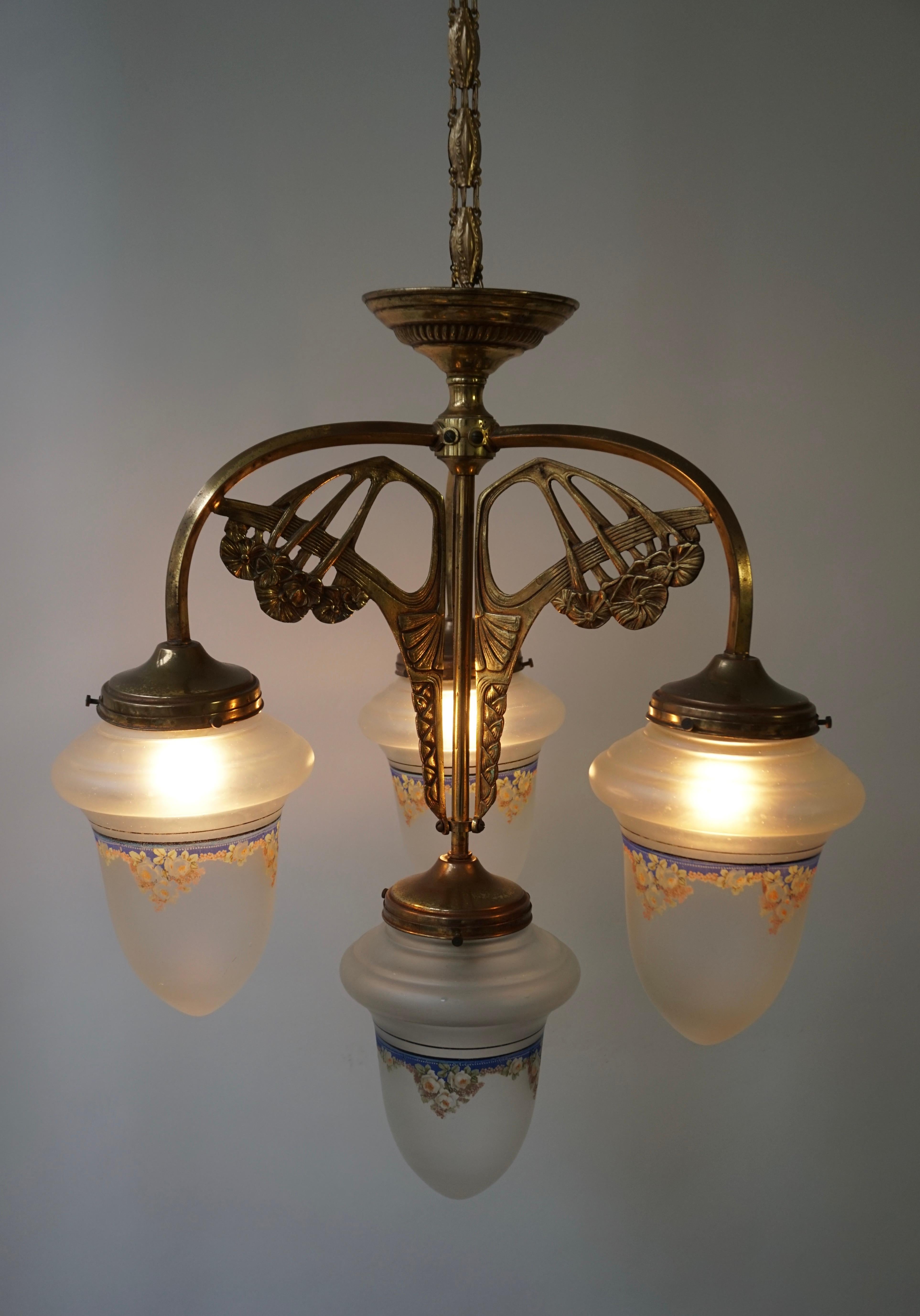 Art Nouveau Chandelier in Painted Glass and Brass For Sale 6