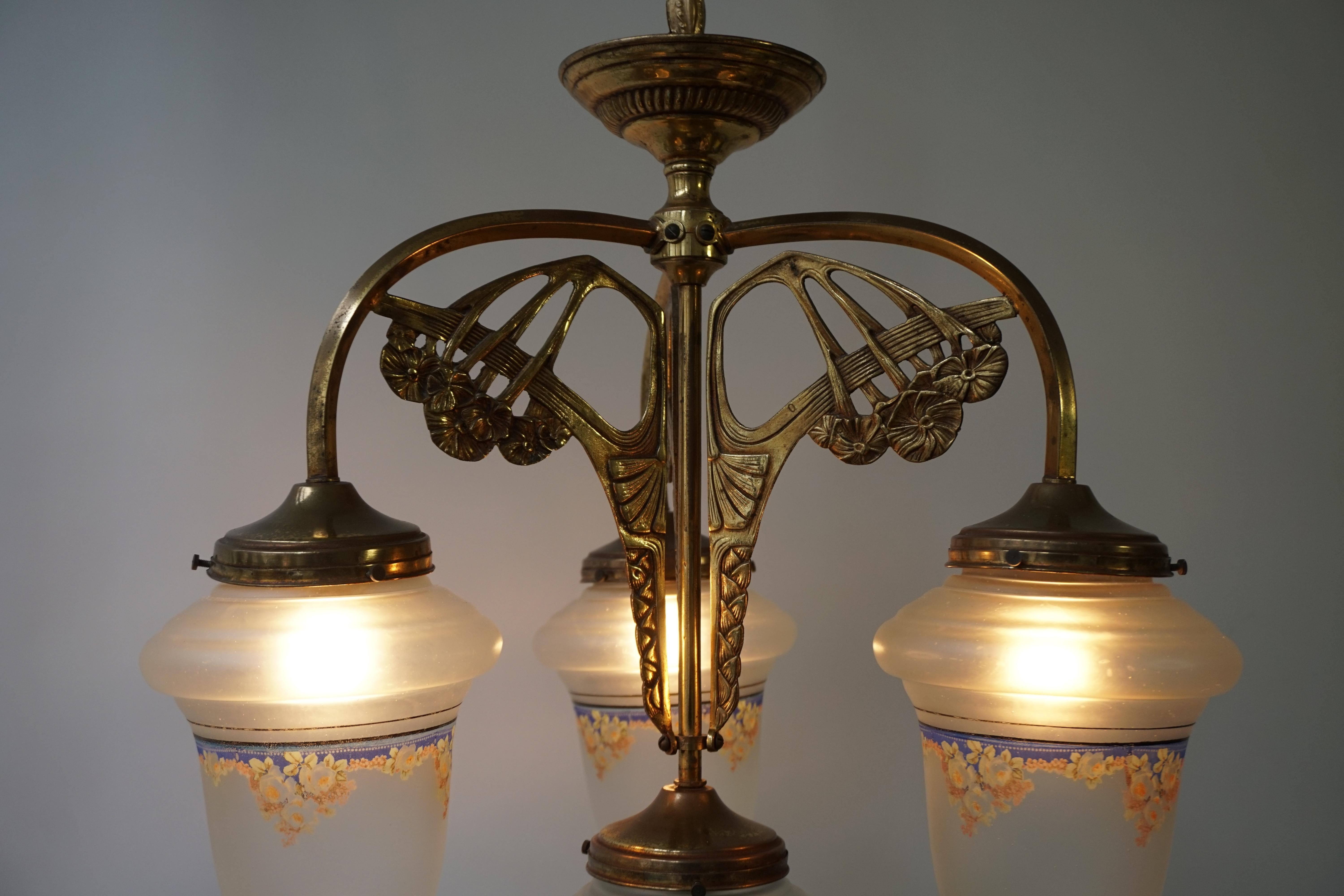 Art Nouveau Chandelier in Painted Glass and Brass For Sale 7