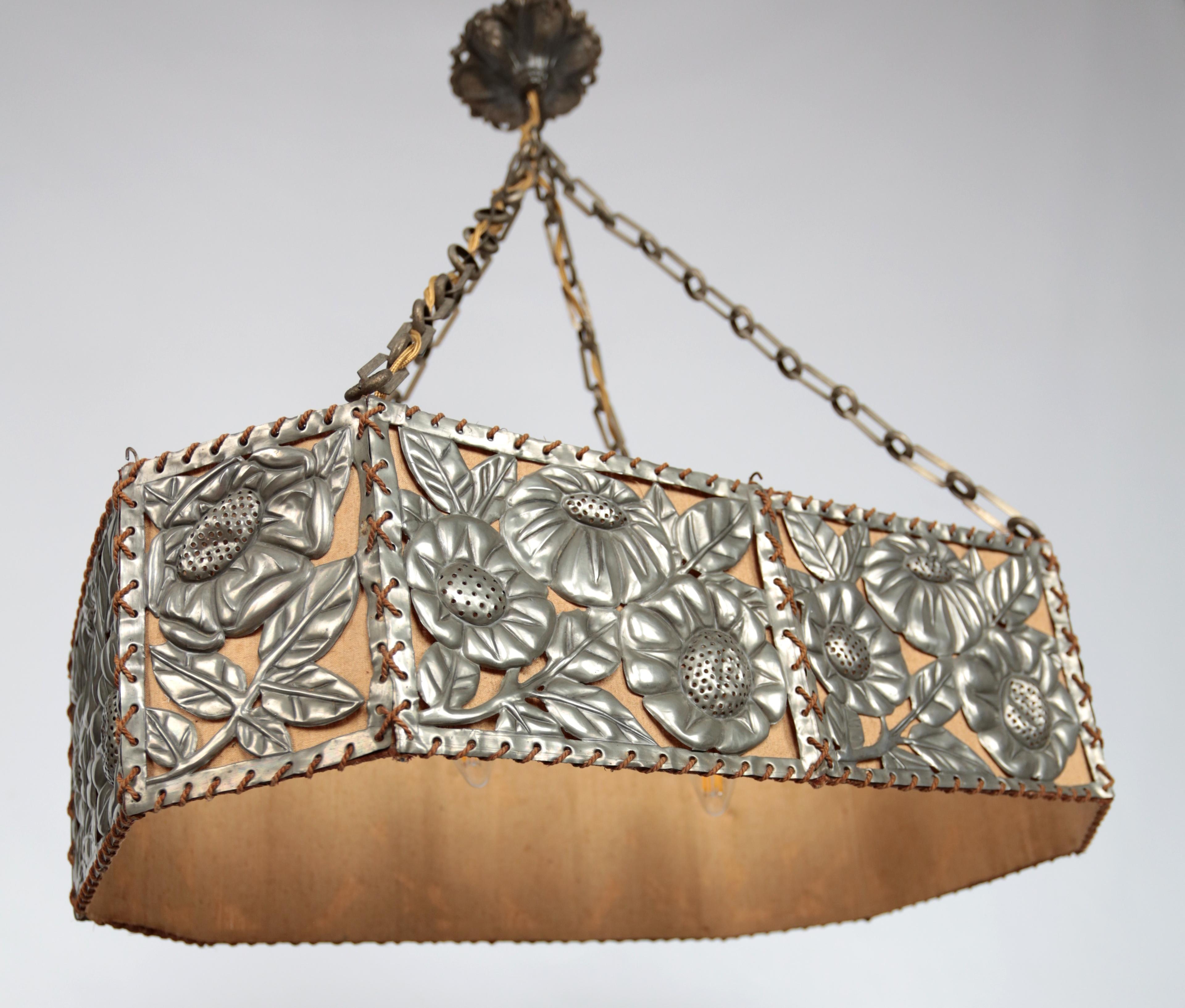 Art nouveau chandelier original

An interesting model of the Art Nouveau chandelier with rich pewter decoration. The chandelier was handmade in the late 19th century. The wiring is new in copper. New old-style power cable with fabric braid. The