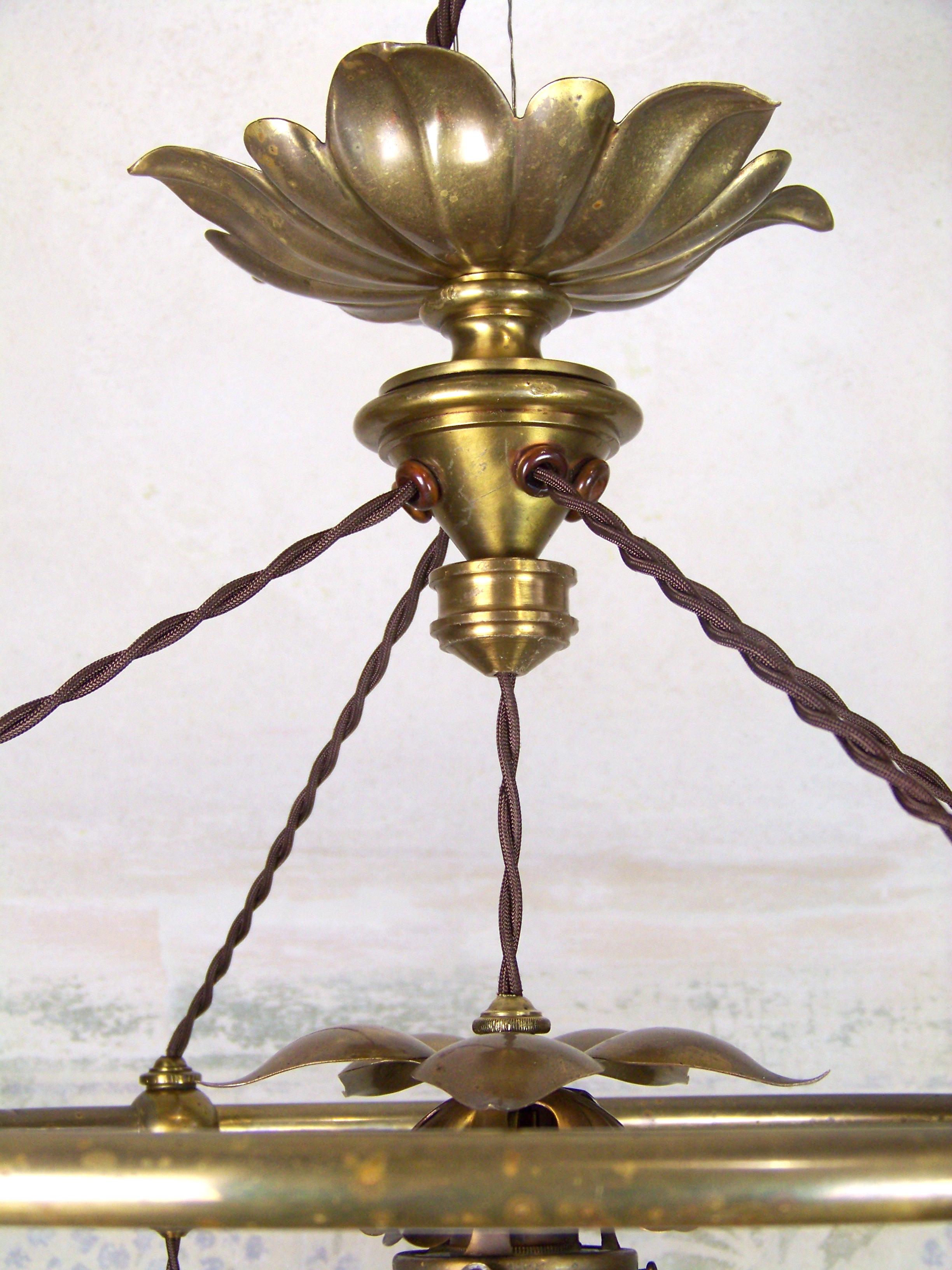 Lampadario Art Nouveau con vetro opalino in vendita 1