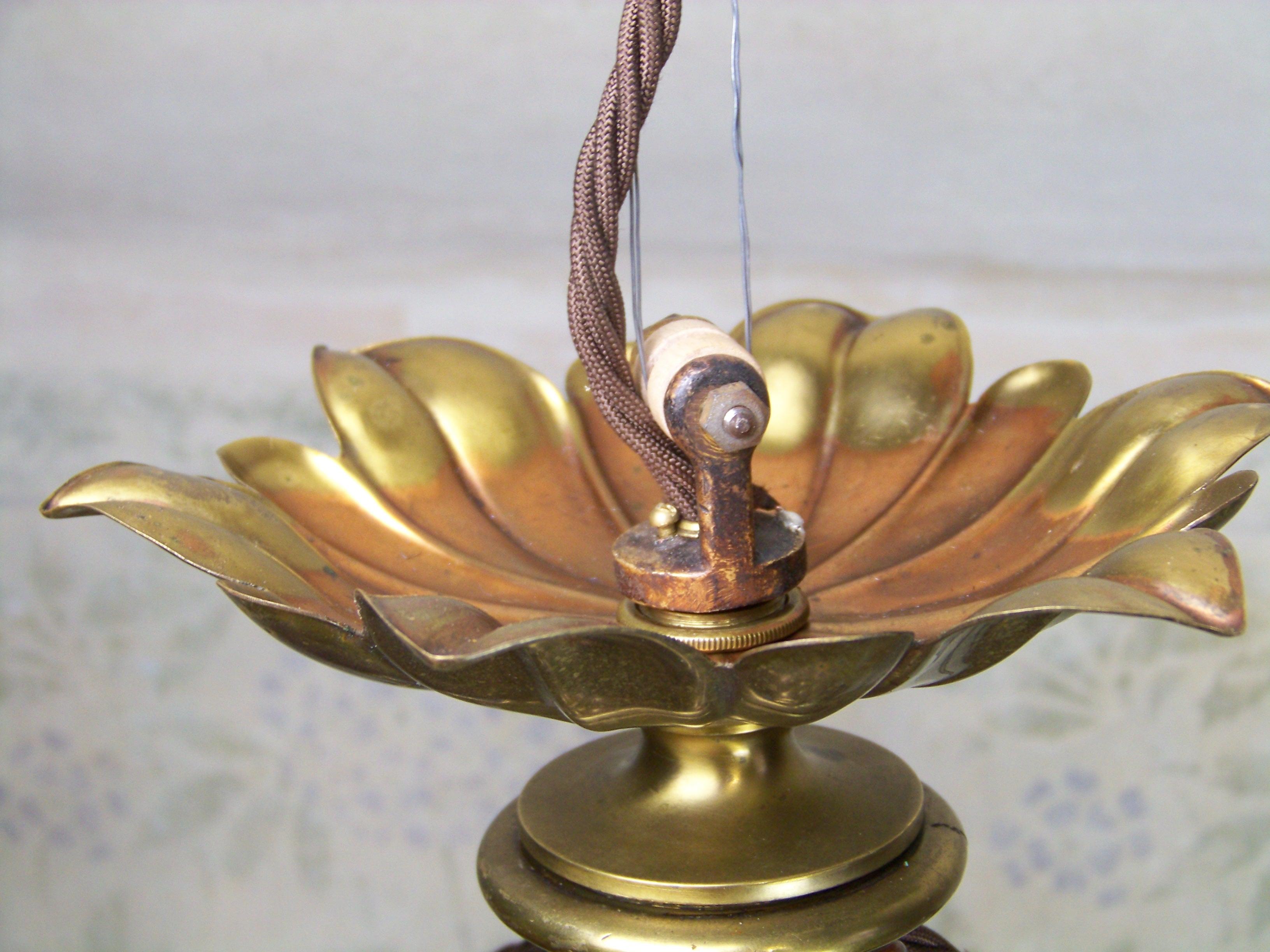 Lampadario Art Nouveau con vetro opalino in vendita 2