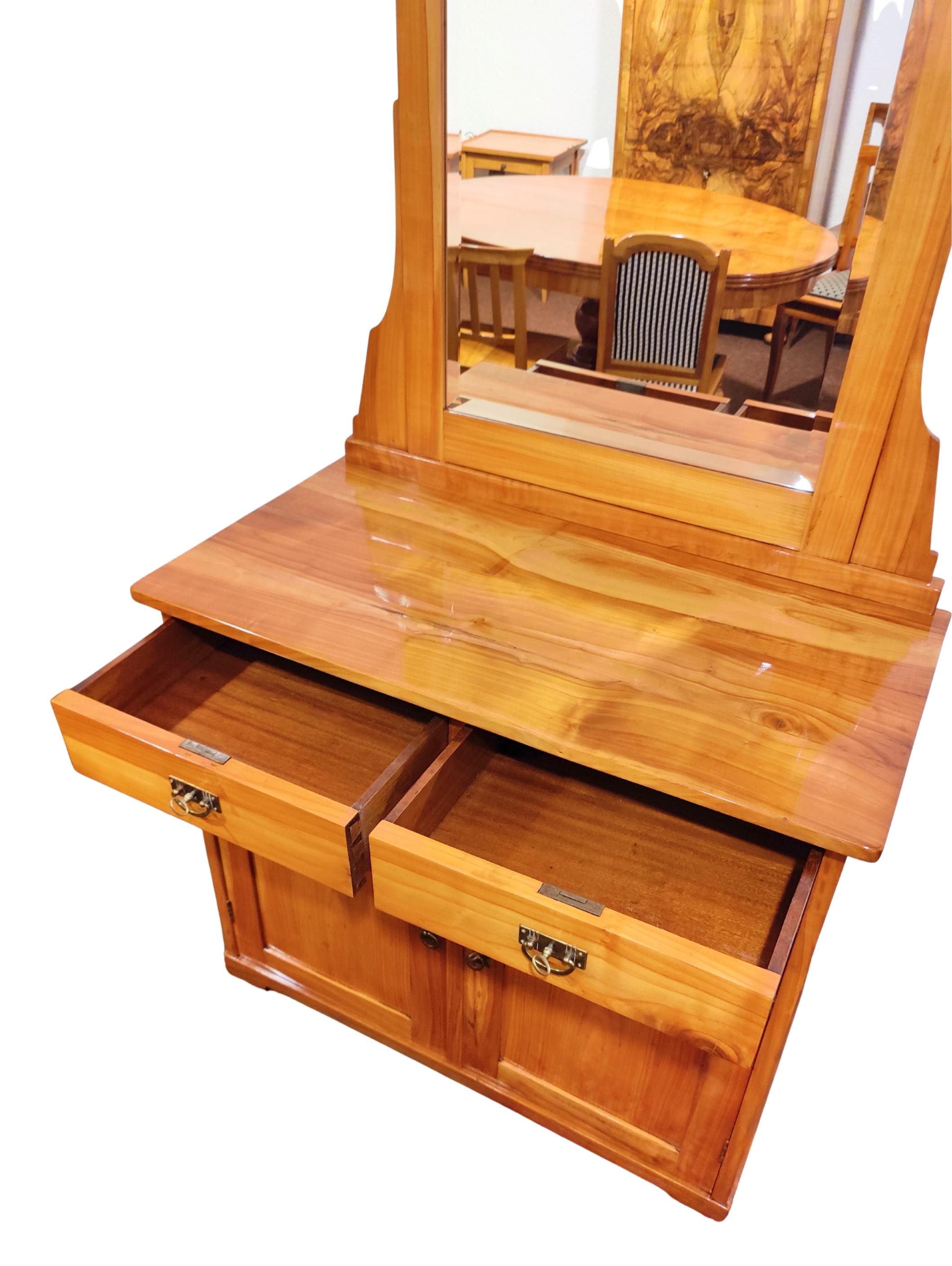 Large Art Nouveau Cherrywood Cabinet with Facetted Mirror, circa 1905 In Good Condition For Sale In Darmstadt, DE