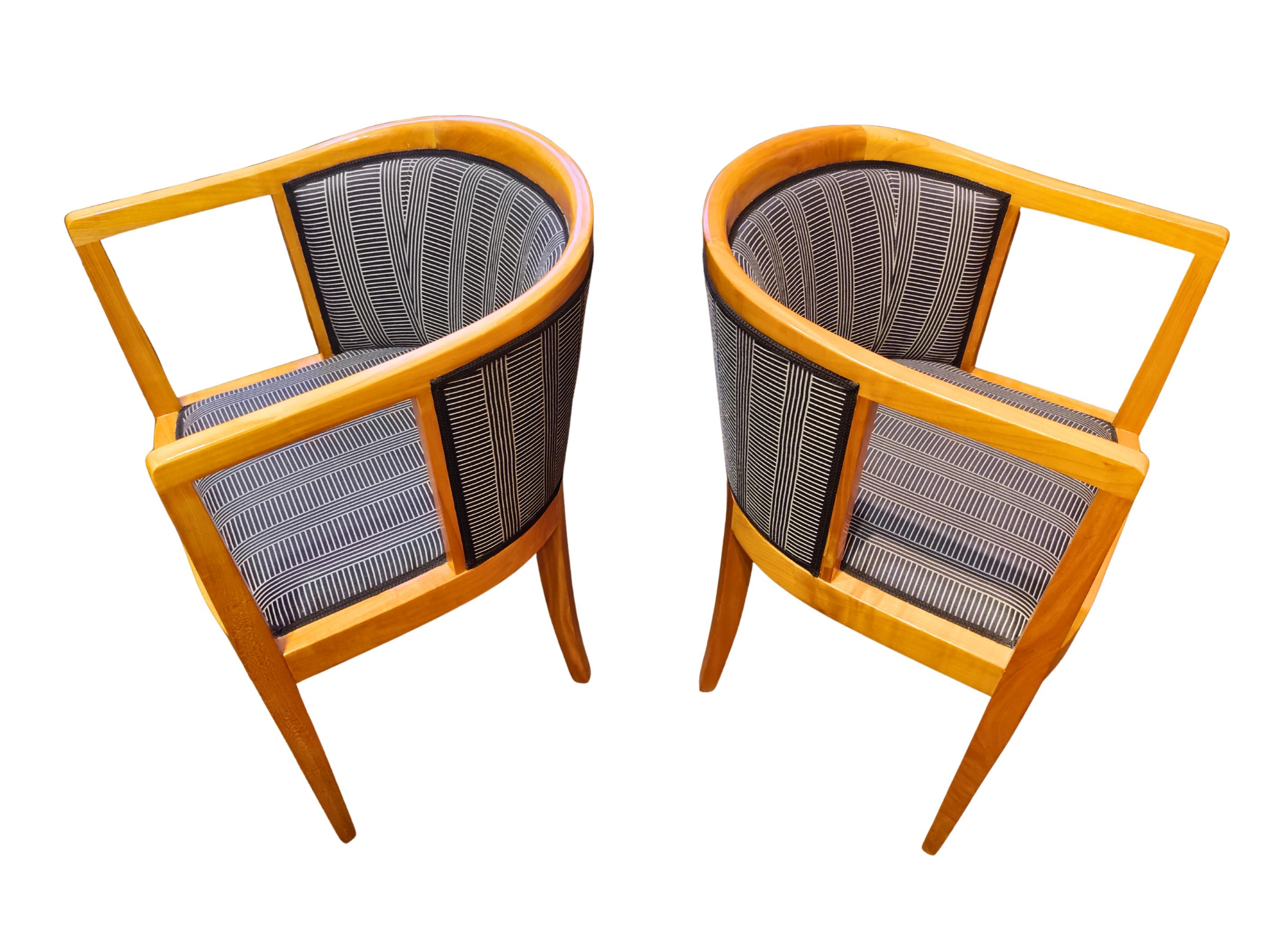 Pair of Art Nouveau Solid Cherrywood Armchairs, circa 1905 Pulido en venta