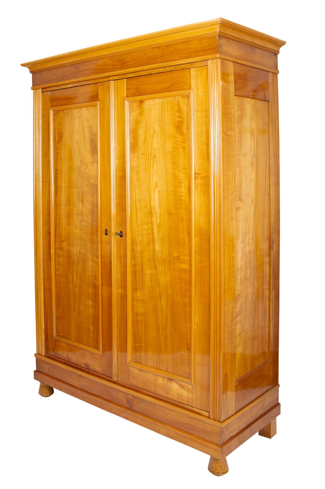 Art Nouveau Cherrywood Wardrobe from Germany In Good Condition For Sale In Darmstadt, DE