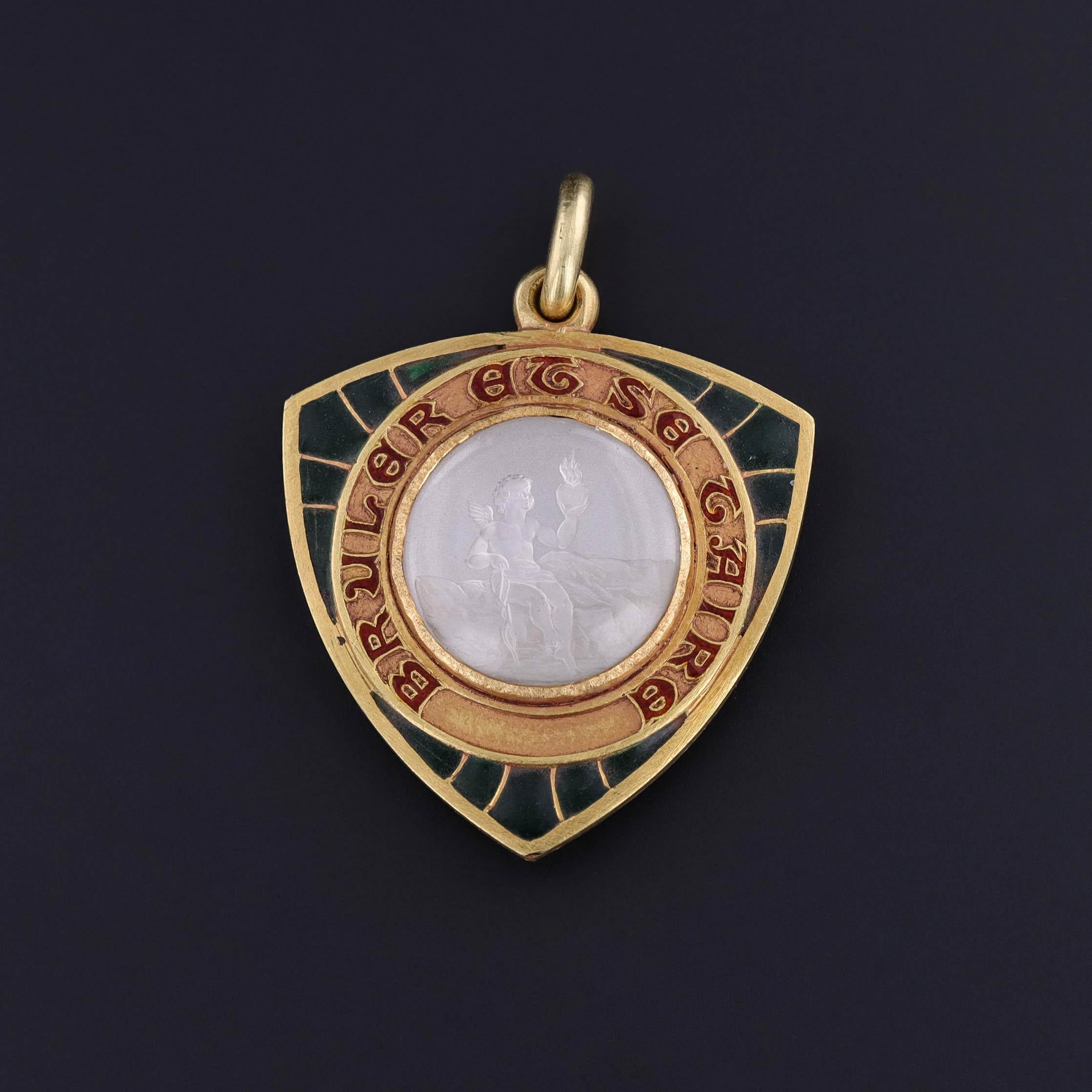 Art nouveau Pendentif d'amour chérubin Art Nouveau en or 19ct en vente