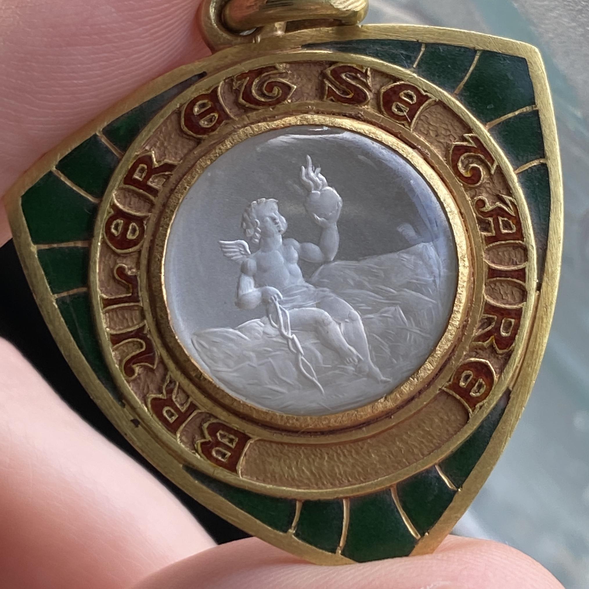 Pendentif d'amour chérubin Art Nouveau en or 19ct Excellent état - En vente à Lewisburg, PA