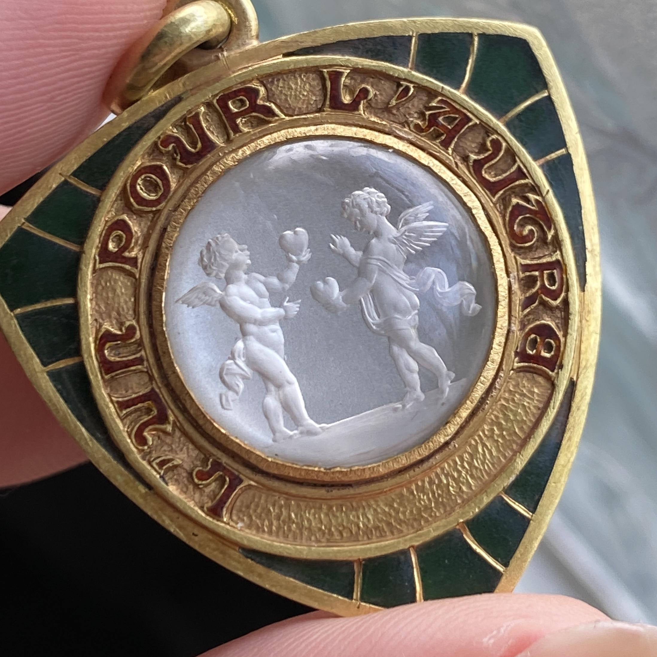 Pendentif d'amour chérubin Art Nouveau en or 19ct Pour femmes en vente
