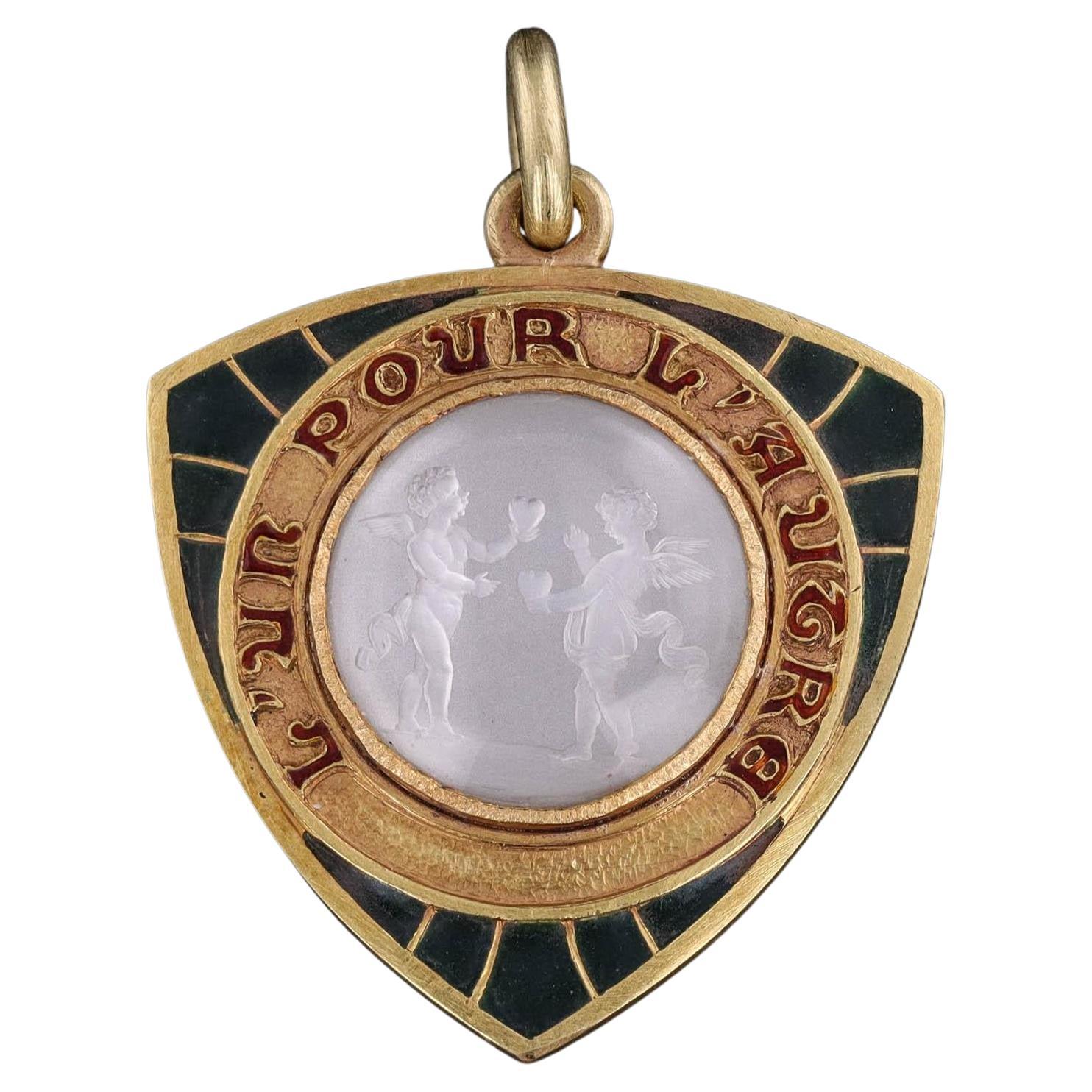 Pendentif d'amour chérubin Art Nouveau en or 19ct en vente