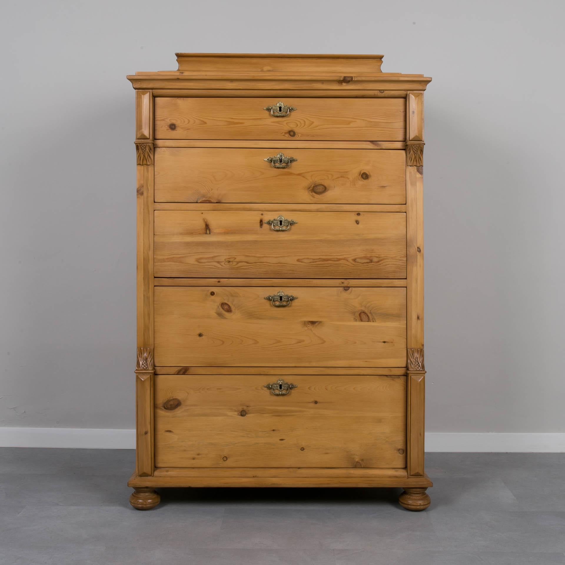 This chest of drawers comes from Norway and was made at the beginning of the 20th century (around 1900 - 1910). The piece was in very good original condition and only needed a subtle renovation and refreshing. The wooden surfaces made of spruce have